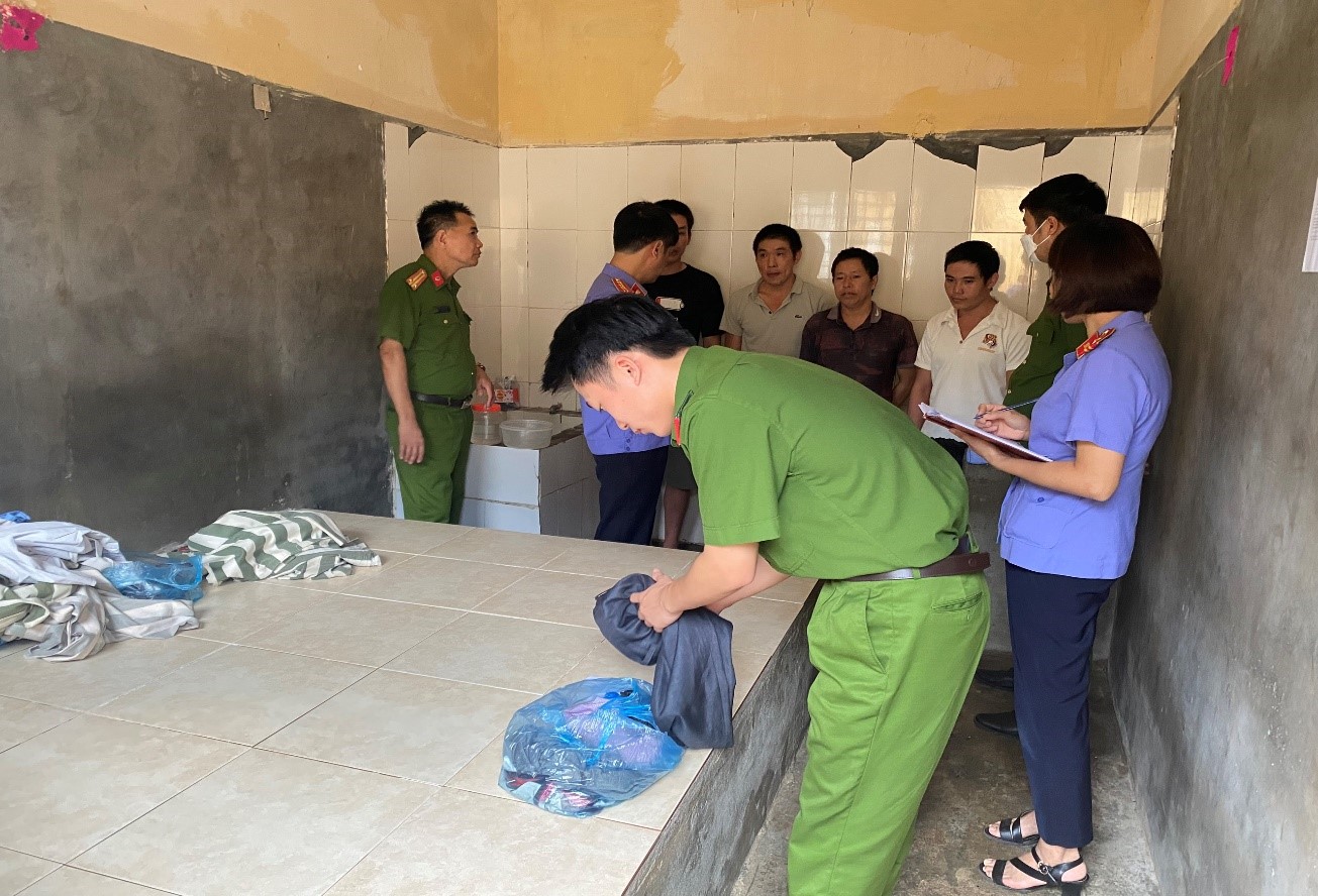 VKSND huyện Phong Thổ tiến hành trực tiếp kiểm sát đột xuất việc quản lý tạm giữ, tạm giam tại Cơ quan quản lý tạm giữ, tạm giam Công an huyện Phong Thổ