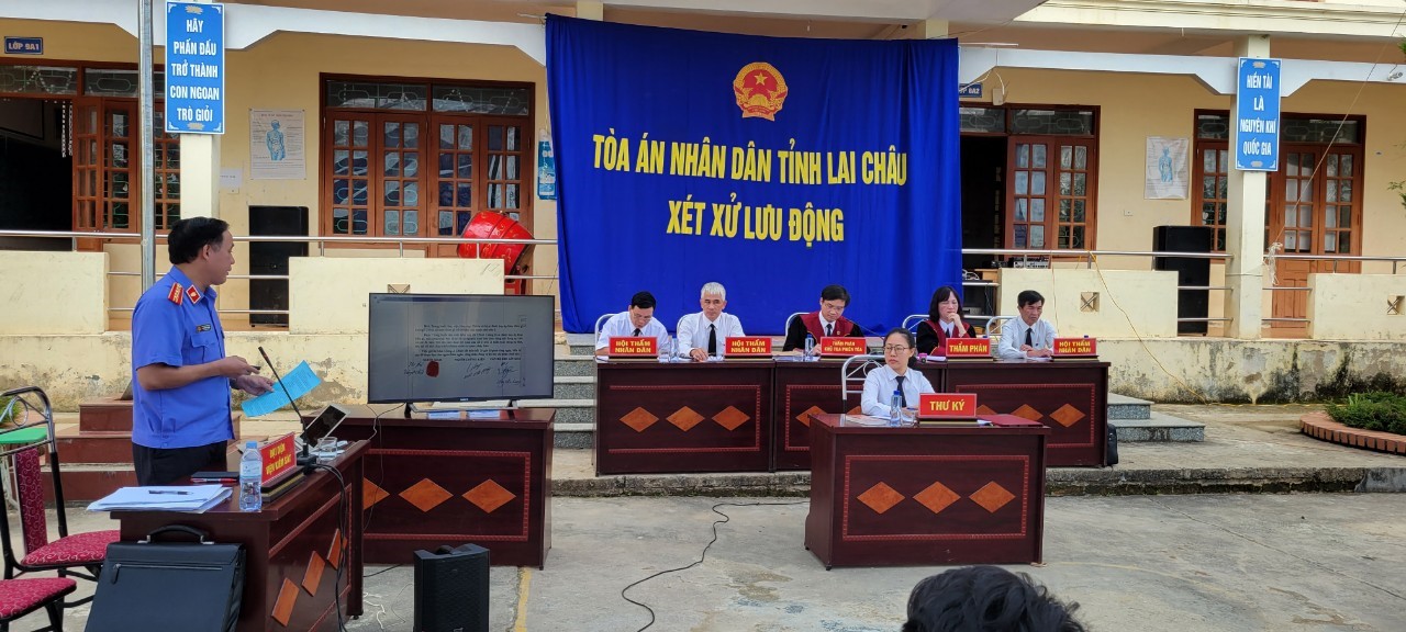 Lãnh đạo Viện kiểm sát nhân dân tỉnh Lai Châu trực tiếp thực hành quyền công tố, kiểm sát xét xử lưu động vụ án hình sự tại xã Tà Tổng, huyện Mường Tè