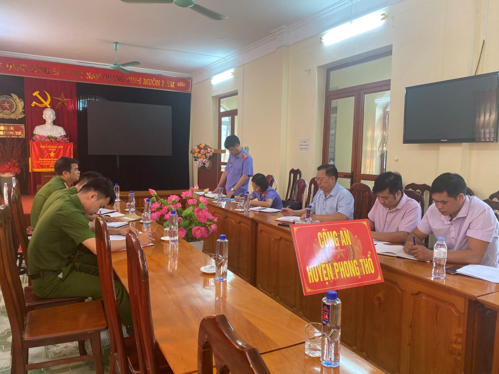 Trực tiếp kiểm sát việc tạm giữ, tạm giam, thi hành án hình sự