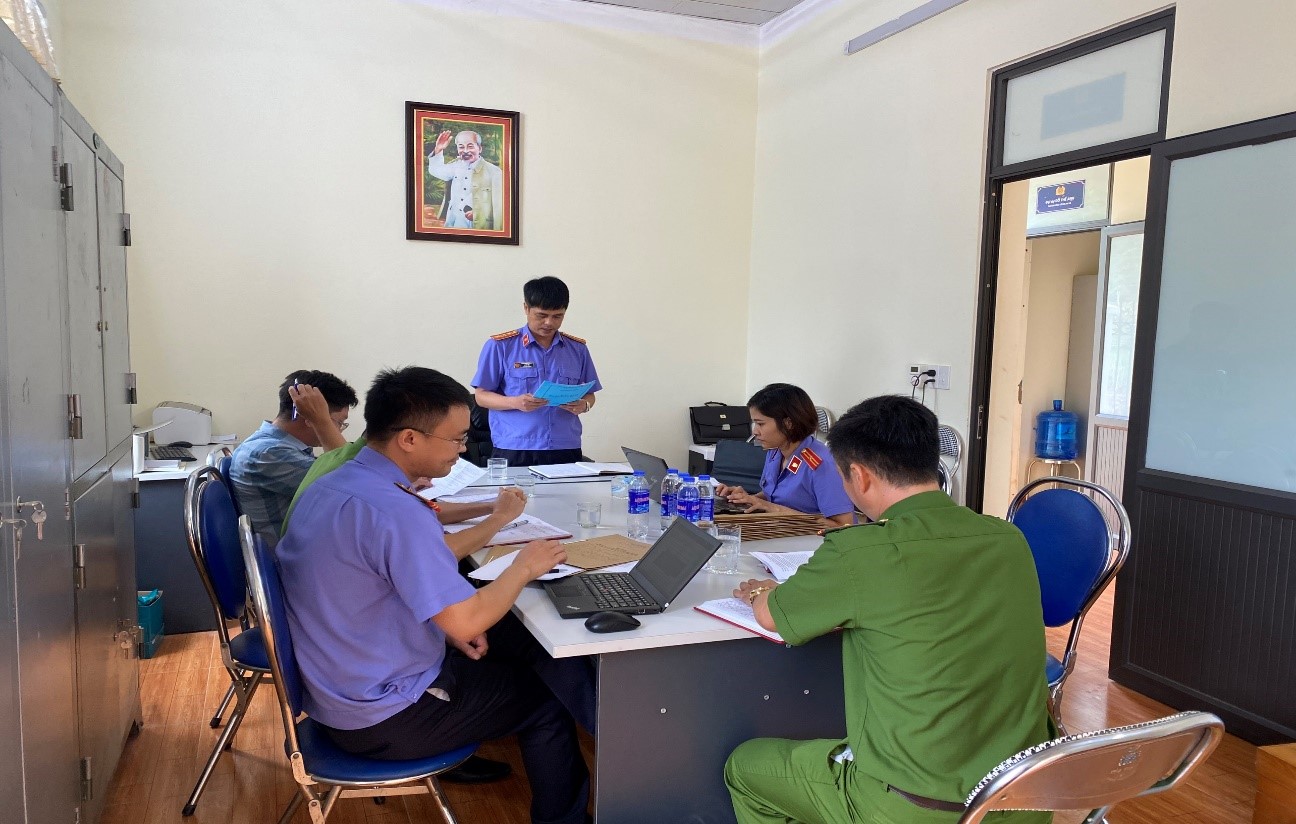 VKSND huyện Phong Thổ trực tiếp kiểm sát thi hành án hình sự tại UBND các xã Mường So, Bản Lang, Khổng Lào