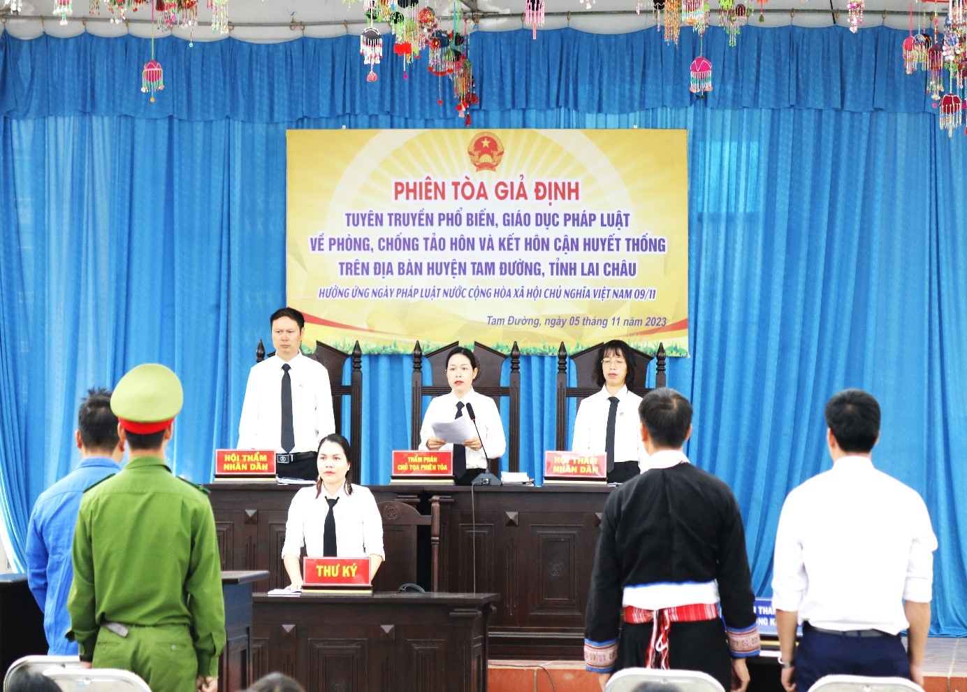 Tuyên truyền pháp luật thông qua “Phiên tòa giả định”.