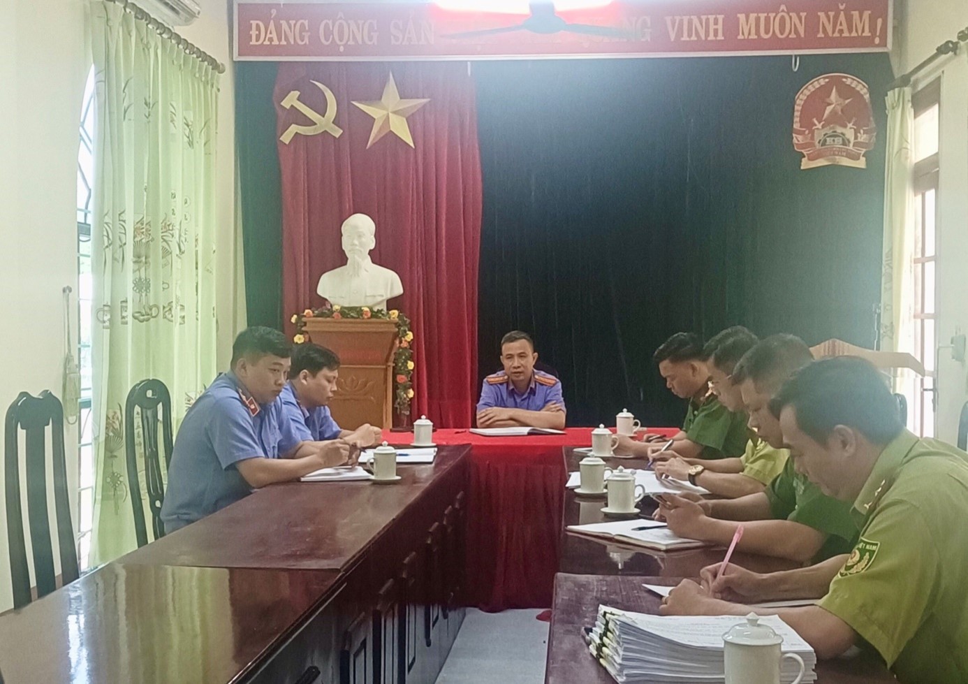 VKSND huyện Mường Tè chủ trì tổ chức họp bàn giải quyết những khó khăn, vướng mắc trong công tác thụ lý, phân loại, giải quyết tố giác, tin báo về tội phạm