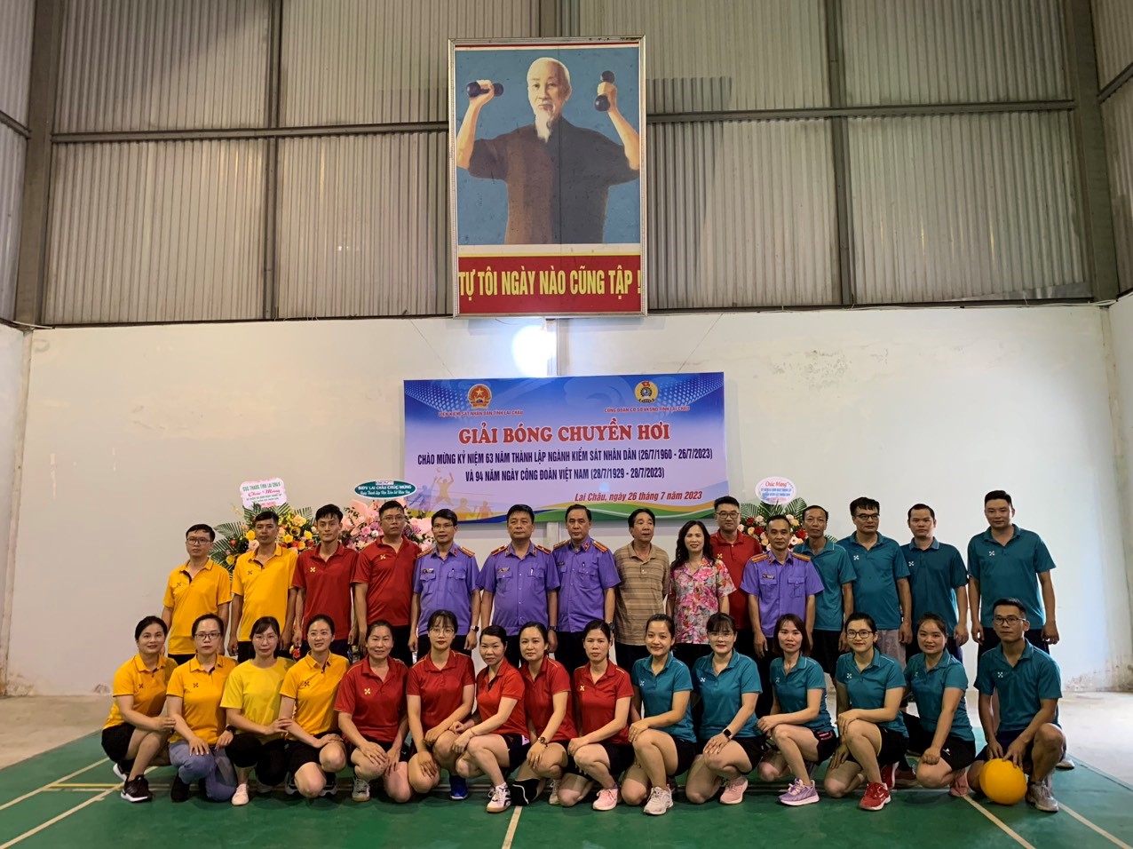 VKSND tỉnh Lai Châu tổ chức Giải Bóng chuyền hơi kỷ niệm 63 năm ngày thành lập ngành Kiểm sát nhân dân và 94 năm ngày thành lập Công đoàn Việt Nam