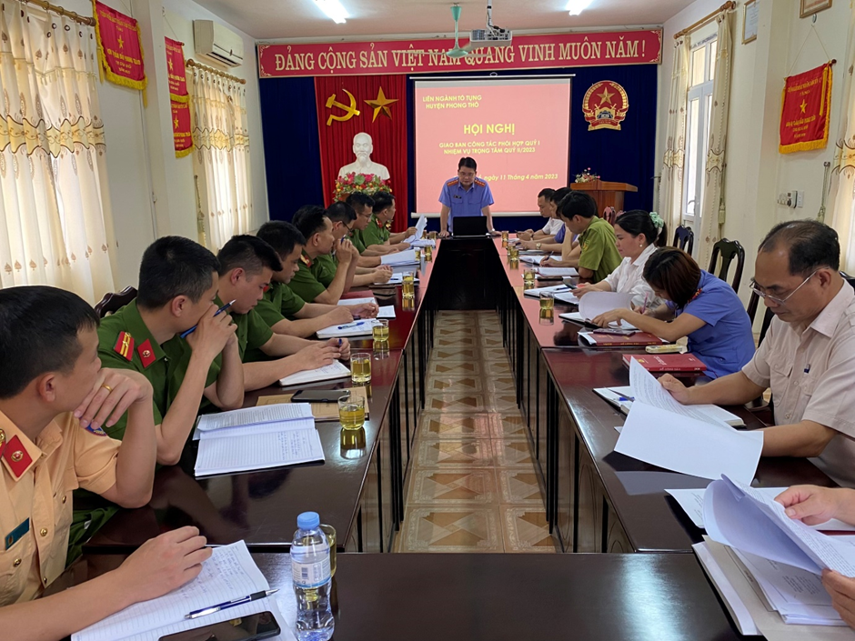 VKSND huyện Phong Thổ chủ trì tổ chức Hội nghị giao ban liên ngành tố tụng quý I năm 2023