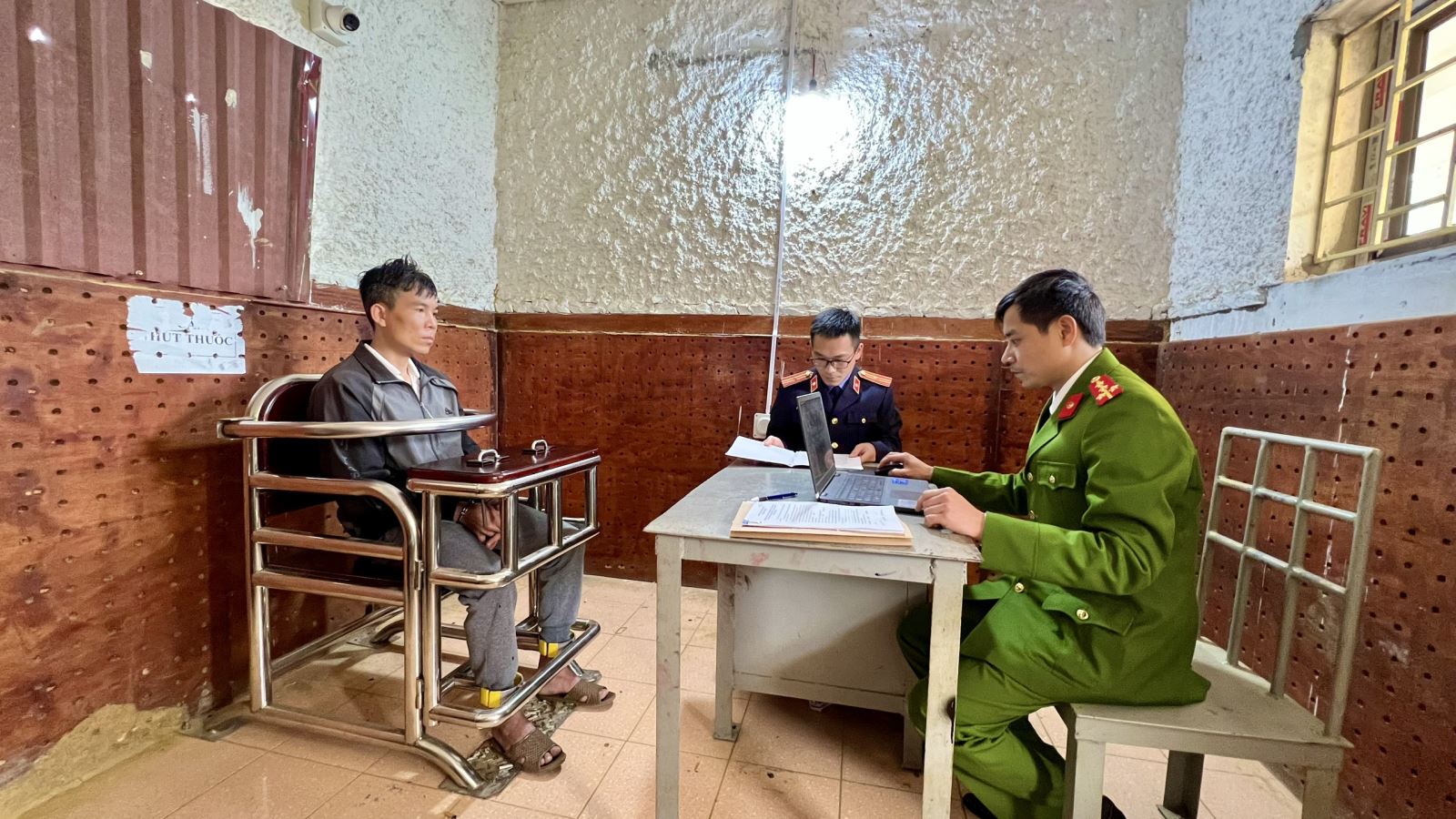 VKSND tỉnh Lai Châu phê chuẩn quyết định khởi tố bị can, lệnh tạm giam đối tượng giết người vì mâu thuẫn đất đai.