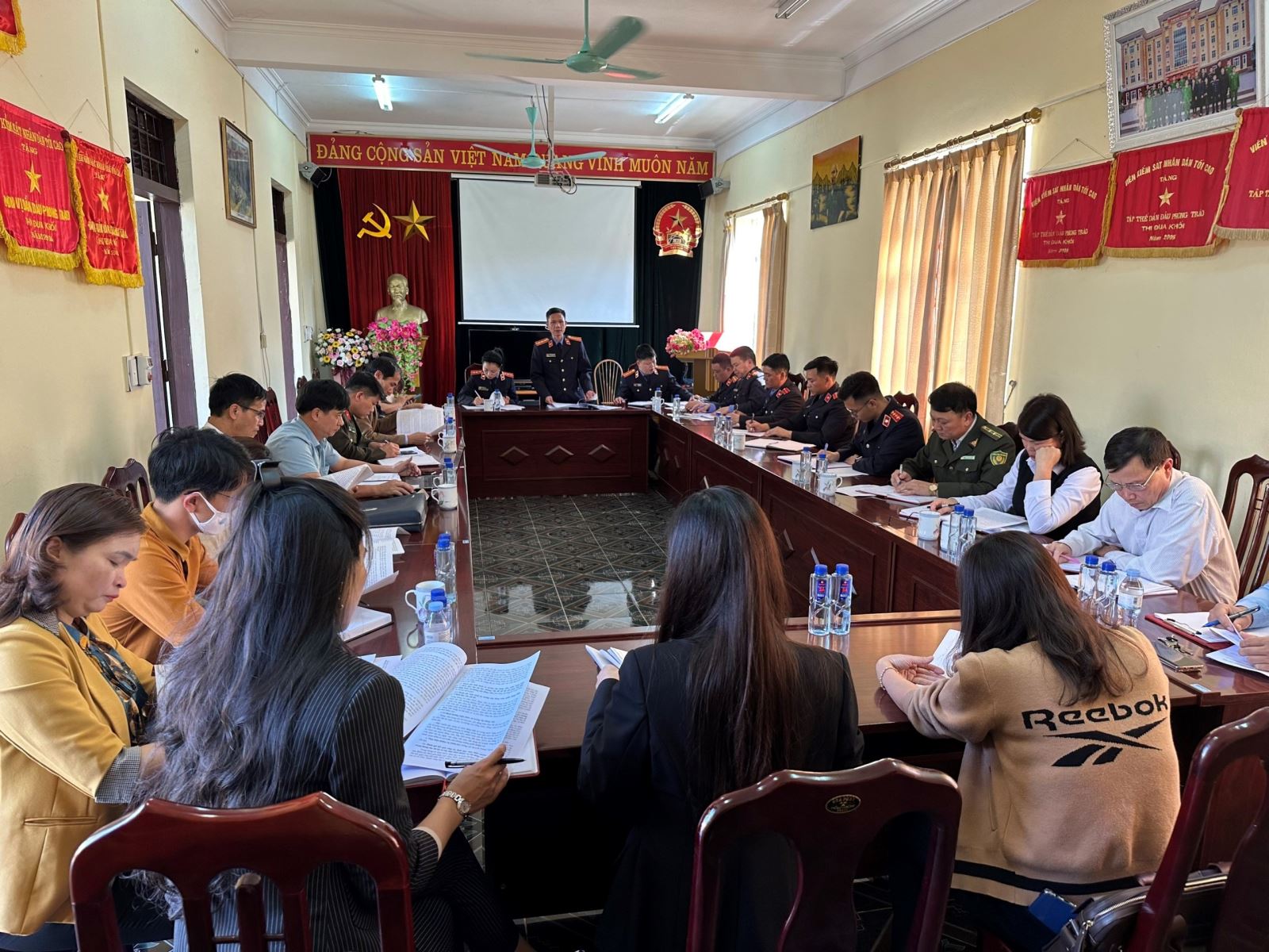 Chi bộ Viện kiểm sát nhân dân huyện Than Uyên tổ chức sinh hoạt chi bộ mẫu tháng 02/2023