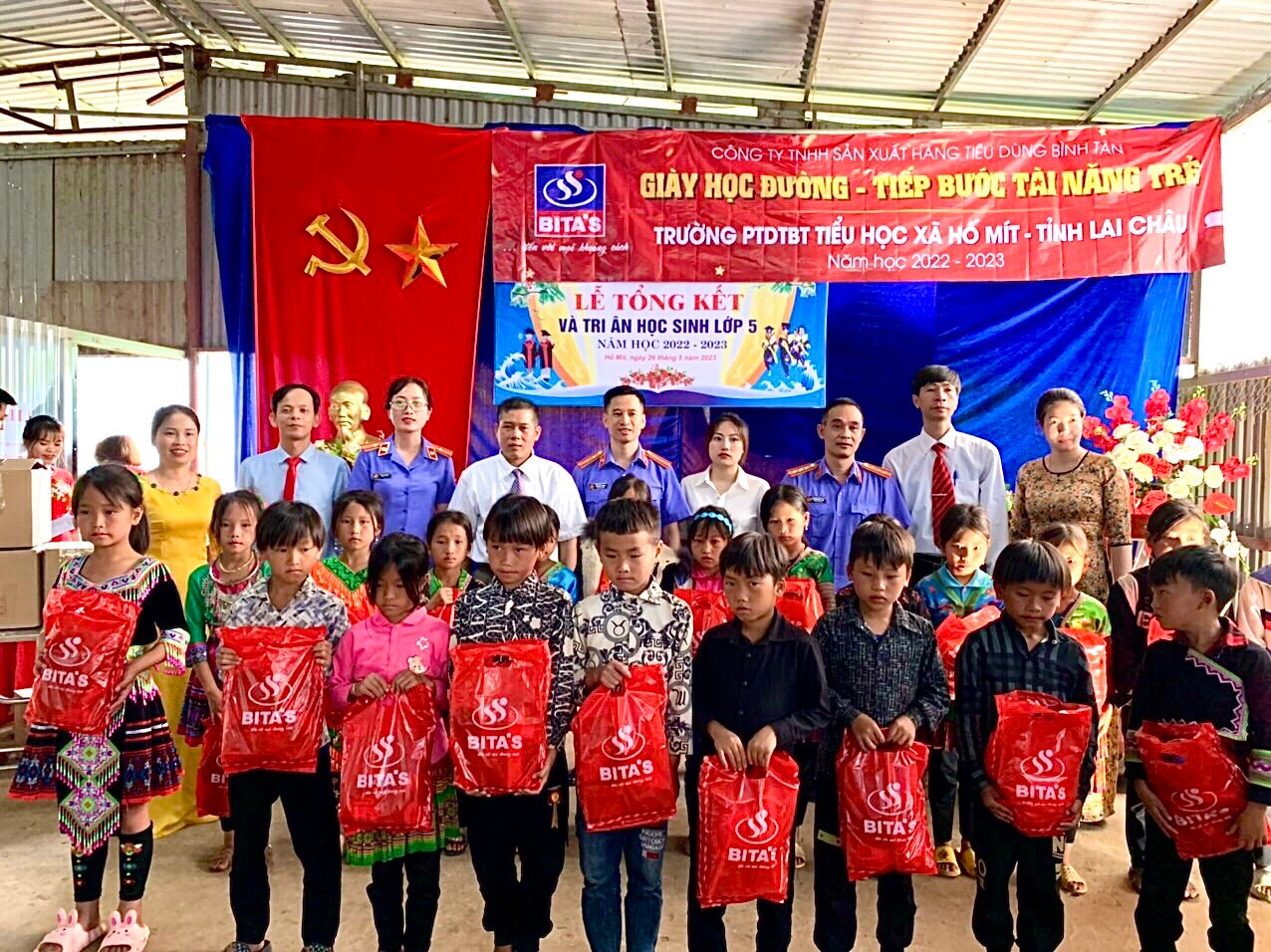 VKSND tỉnh Lai Châu phối hợp thực hiện chương trình thiện nguyện "Giày học đường, tiếp bước tài năng"