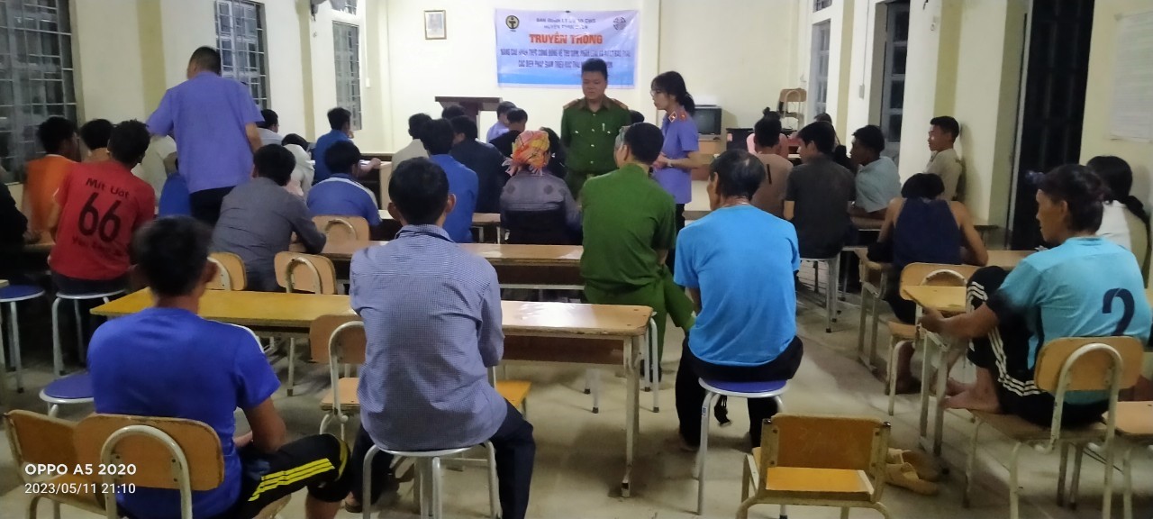 Viện kiểm sát nhân dân huyện Than Uyên tổ chức tuyên truyền, phổ biến giáo dục pháp luật tại xã Tà Mung