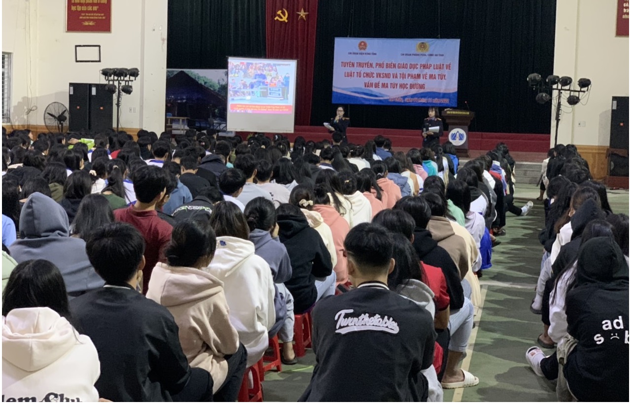Liên Chi đoàn Viện kiểm sát nhân dân tỉnh - Phòng Cảnh sát điều tra tội phạm về ma túy, Công an tỉnh Lai Châu tổ chức tuyên truyền pháp luật, hướng tới Ngày pháp luật Việt Nam