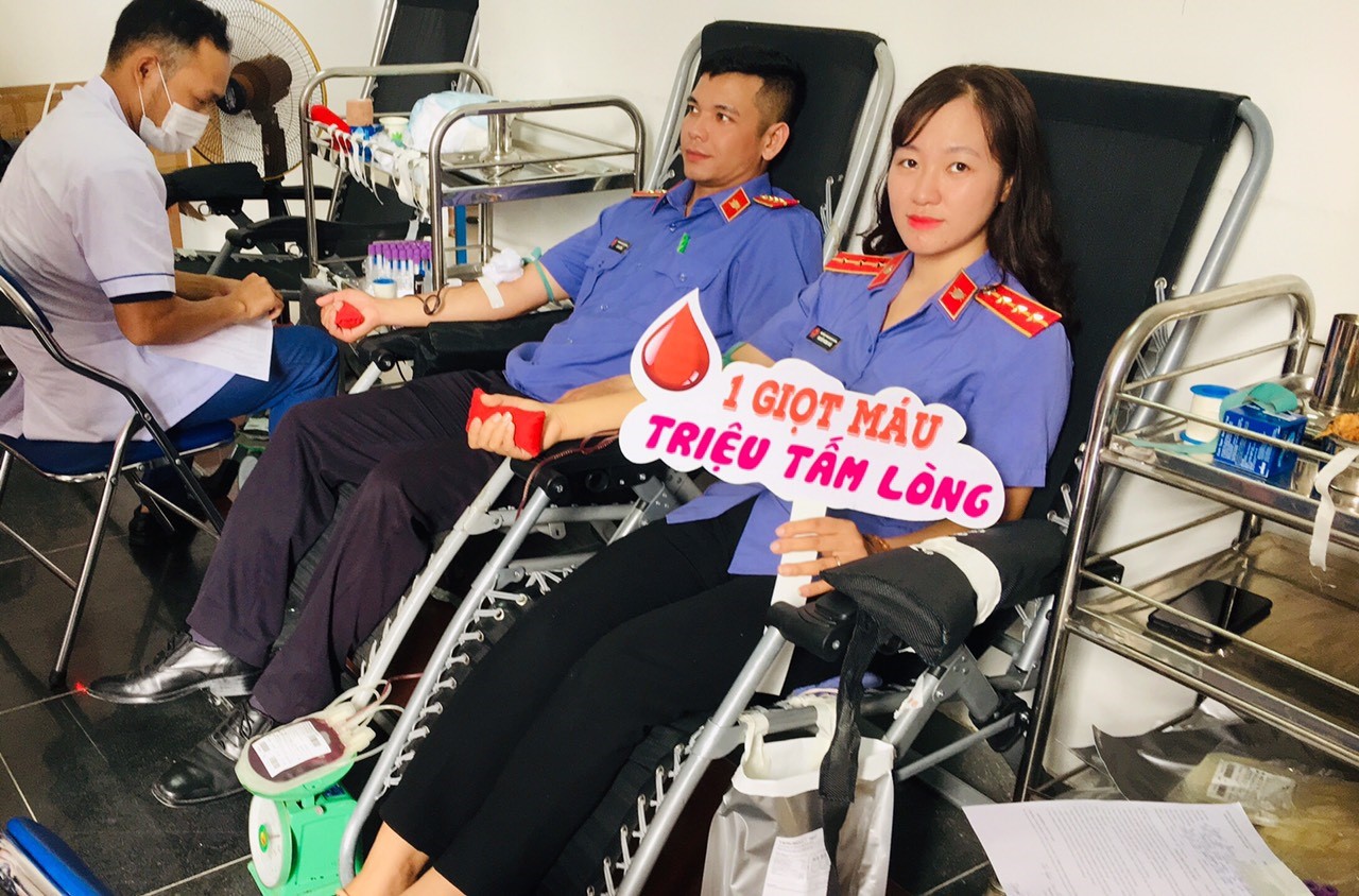 Đoàn viên thanh niên VKSND huyện Tân Uyên tích cực tham gia ngày hội hiến máu tình nguyện năm 2022