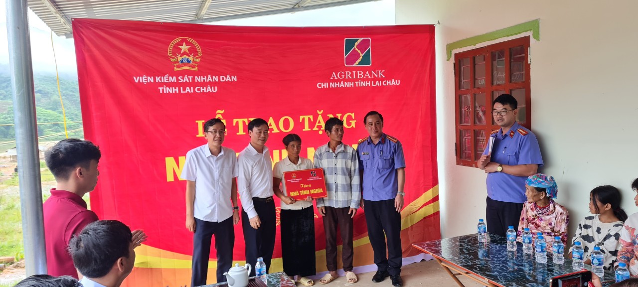 VKSND tỉnh Lai Châu phối hợp trao tặng “Nhà tình nghĩa” tại huyện Nậm Nhùn, tỉnh Lai Châu
