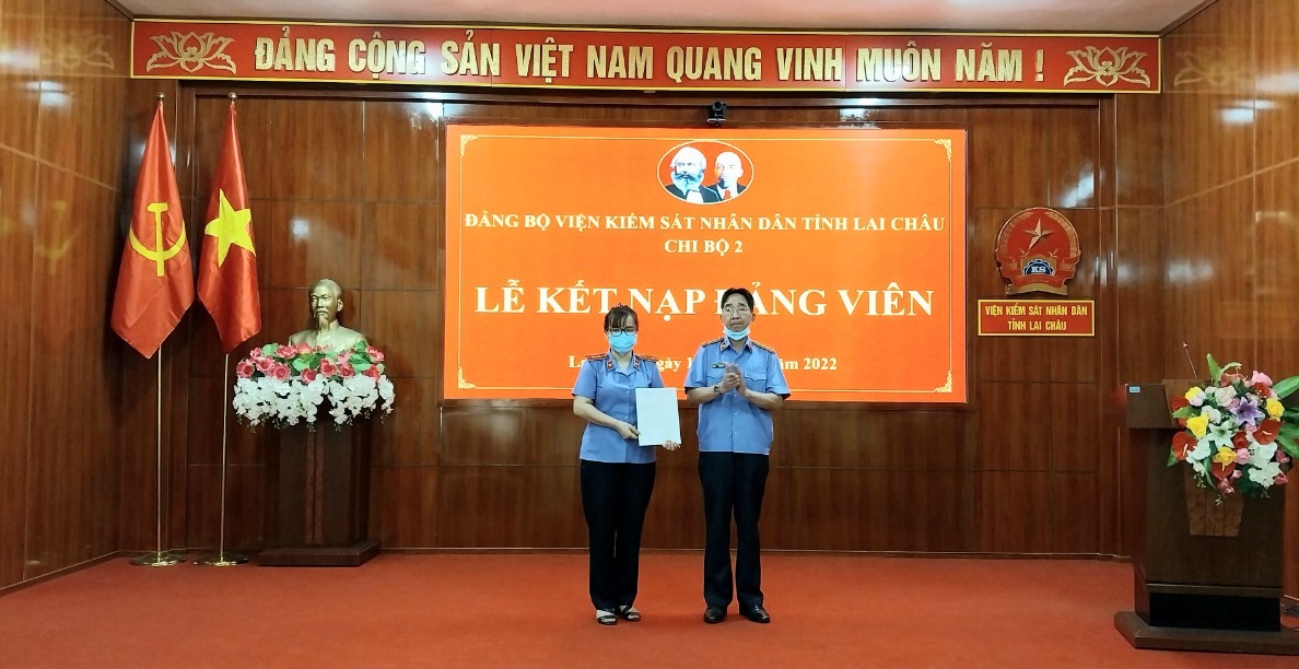 Công tác phát triển đảng viên tại Chi bộ 2
