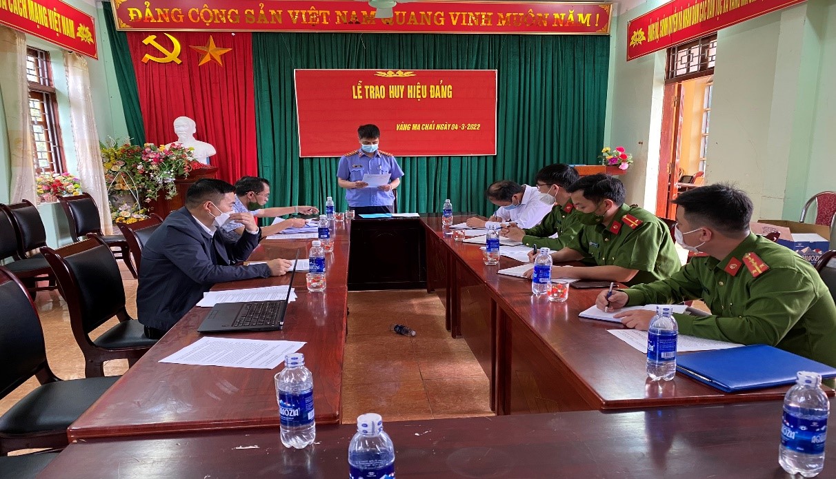 VKSND huyện Phong Thổ kiểm tra trực tiếp việc tiếp nhận, quản lý, xử lý tố giác, tin báo tội phạm tại UBND xã