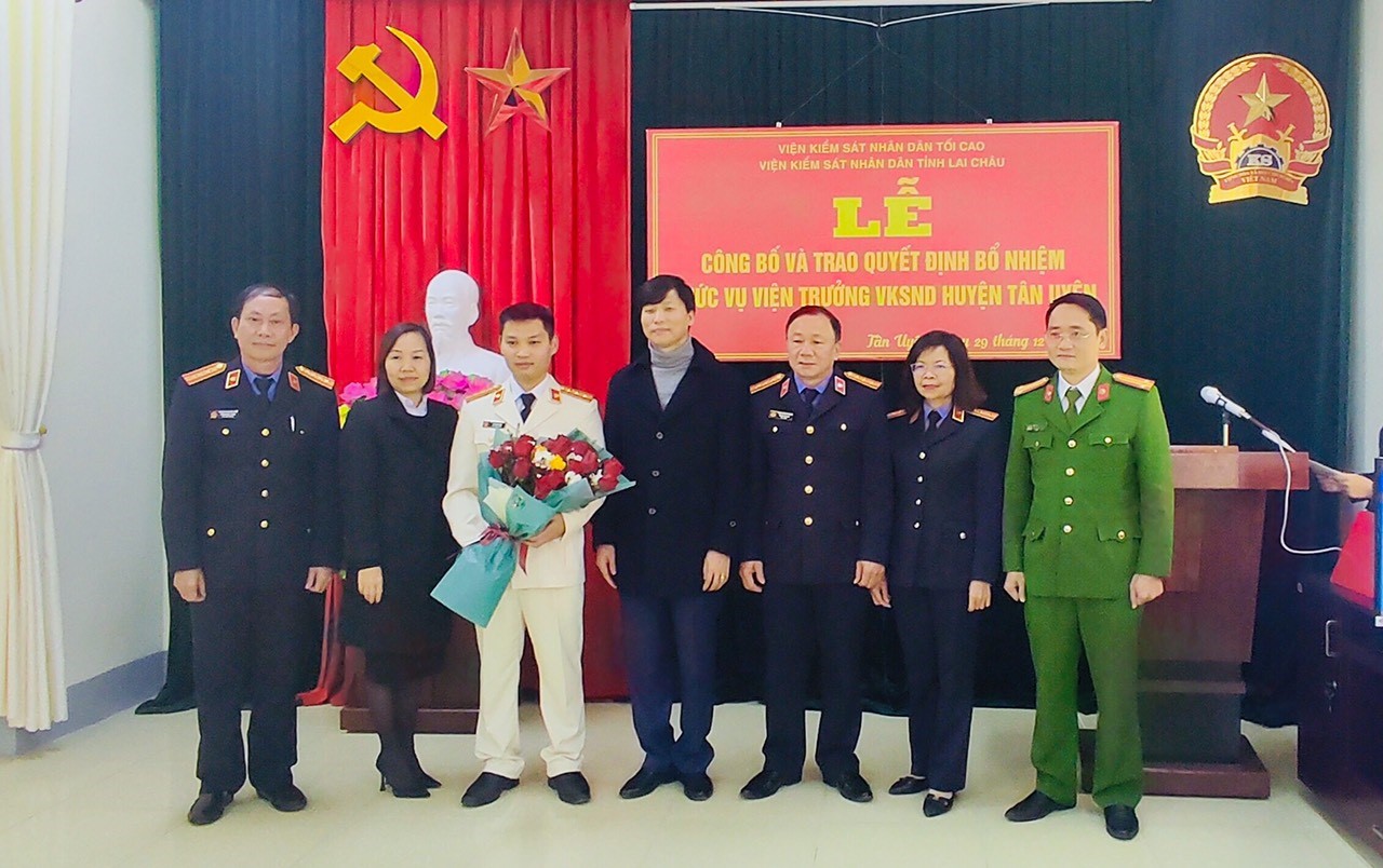 Lễ công bố và trao Quyết định bổ nhiệm chức vụ Viện trưởng Viện kiểm sát nhân dân huyện Tân Uyên