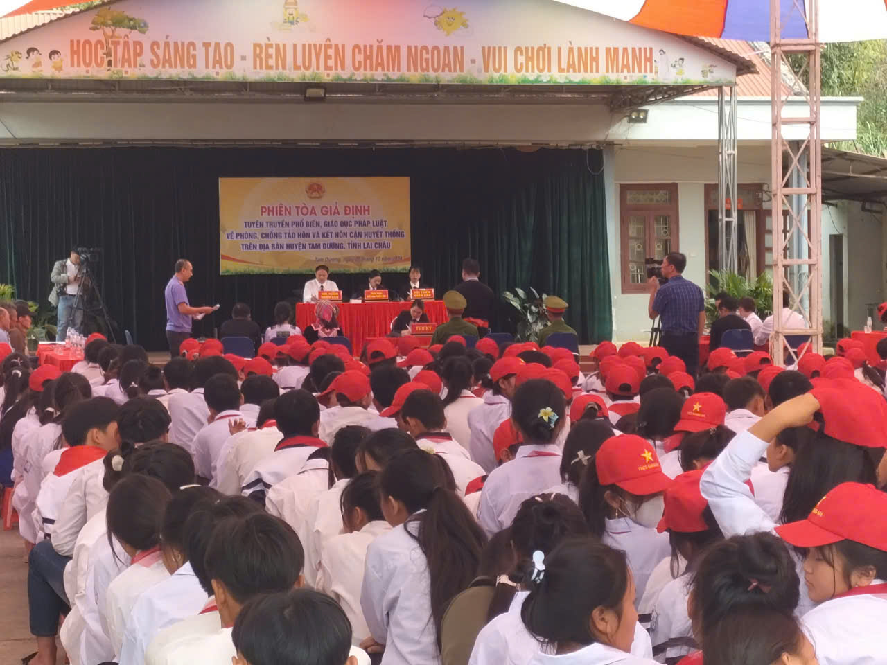 VKSND huyện Tam Đường phối hợp tuyên truyền pháp luật trên địa bàn huyện Tam Đường thông qua phiên tòa giả định
