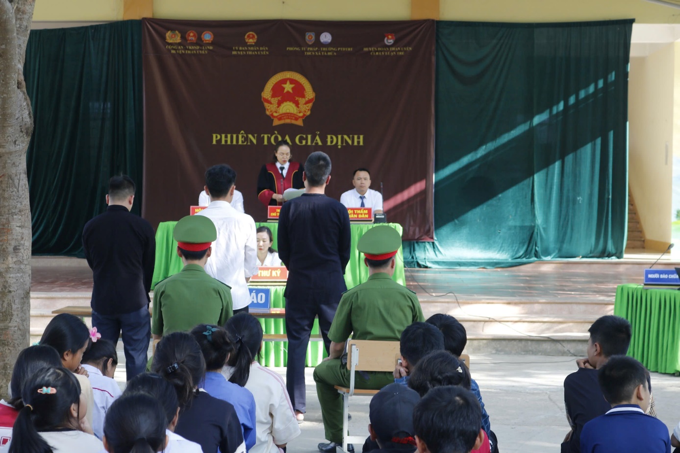 VKSND huyện Than Uyên phối hợp tổ chức tuyên truyền Pháp luật “Phiên tòa giả định phổ biến giáo dục Pháp luật về phòng, chống nạn xâm hại tình dục tuổi vị thành niên và tệ nạn tảo hôn”