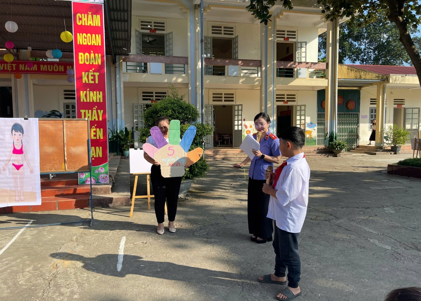 VKSND huyện Than Uyên tổ chức tuyên truyền về phòng chống bạo lực và xâm hại đối với trẻ em tại trường Tiểu học xã Hua Nà