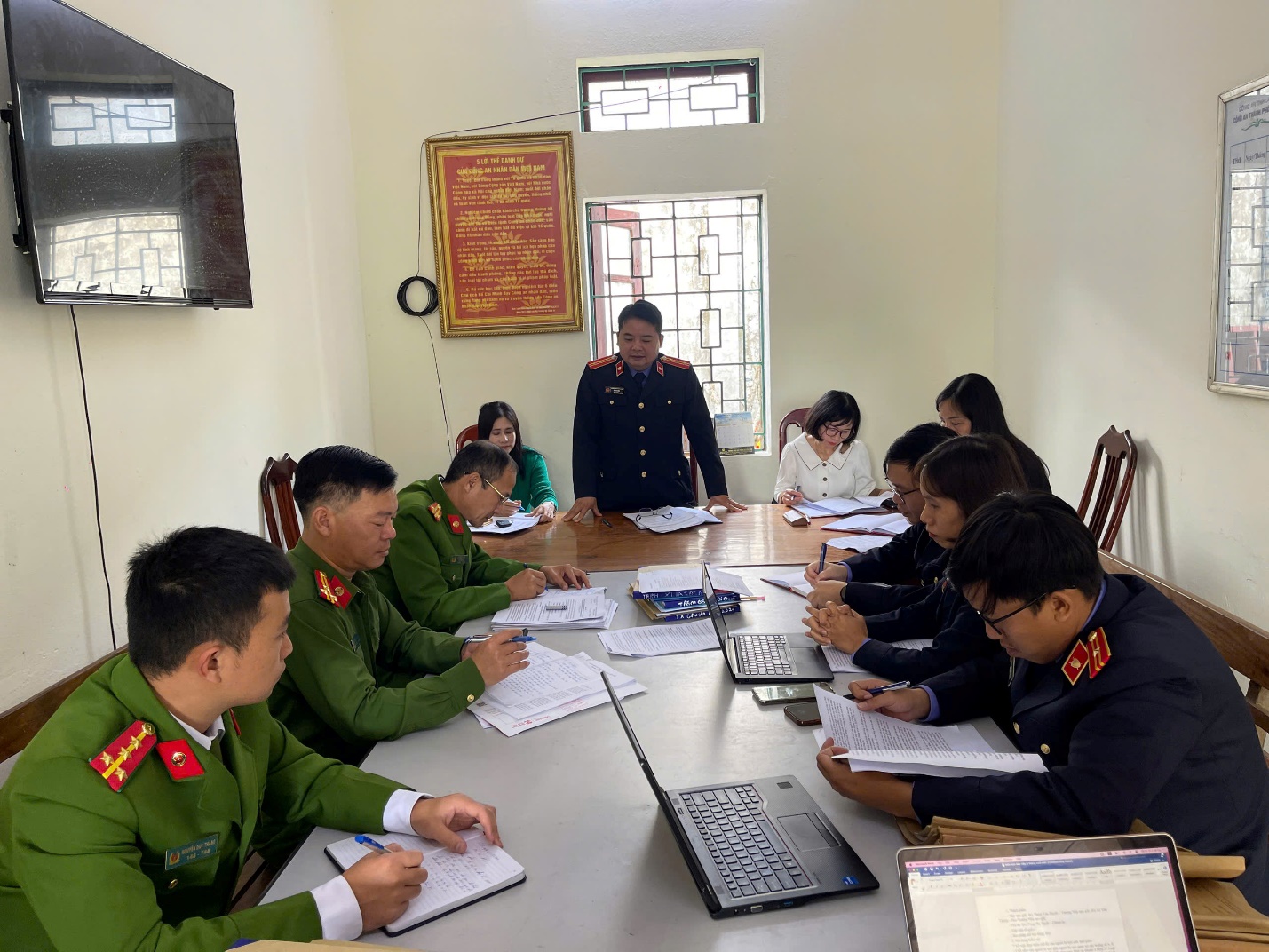 VKSND Thành phố Lai Châu trực tiếp kiểm sát toàn diện việc tuân theo pháp luật trong tạm giữ, tạm giam và thi hành án phạt tù tại nhà tạm giữ Công an thành phố Lai Châu năm 2024
