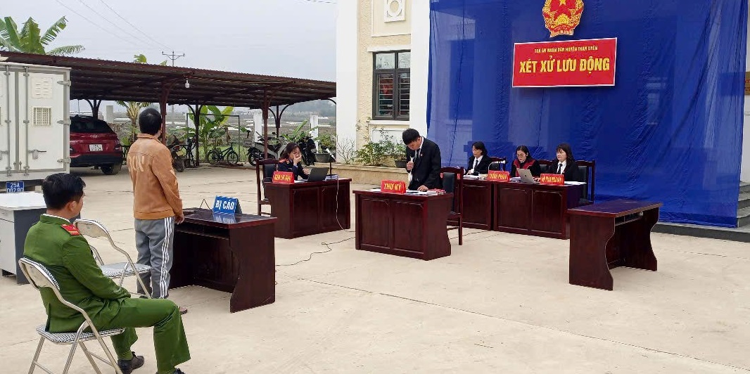 Viện kiểm sát nhân dân huyện Than Uyên phối hợp tổ chức công tác tuyên truyền pháp luật thông qua hoạt động xét xử lưu động
