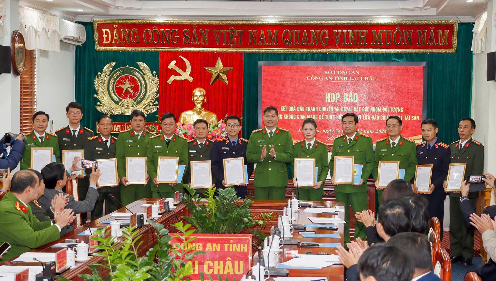 Chủ tịch Ủy ban nhân dân tỉnh Lai Châu gửi Thư khen Viện kiểm sát nhân dân tỉnh Lai Châu