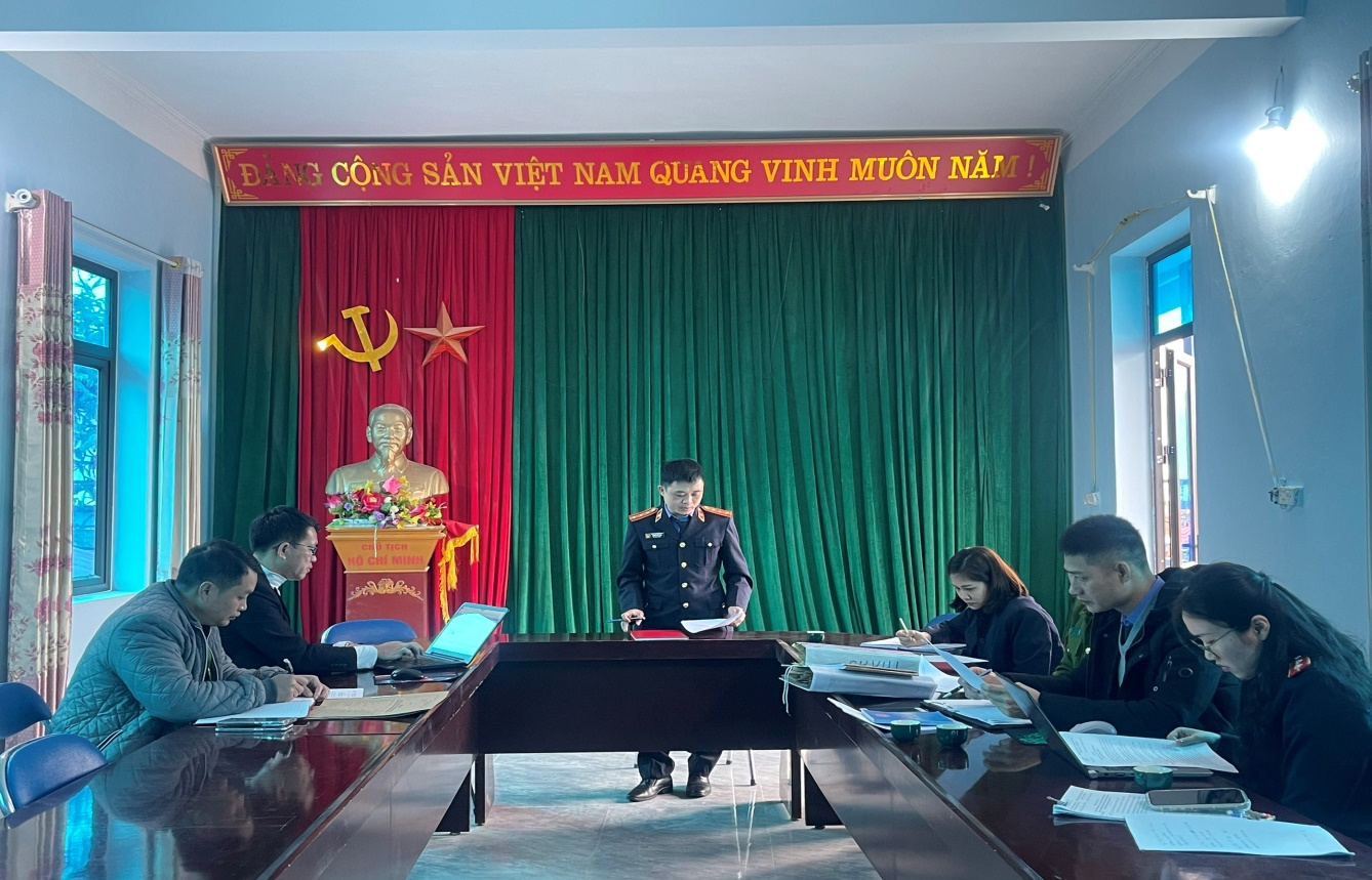 Viện kiểm sát nhân dân huyện Phong Thổ tiến hành trực tiếp kiểm sát công tác thi hành án hình sự tại UBND cấp xã và công tác bắt, tạm giữ hình sự tại Đồn Biên phòng