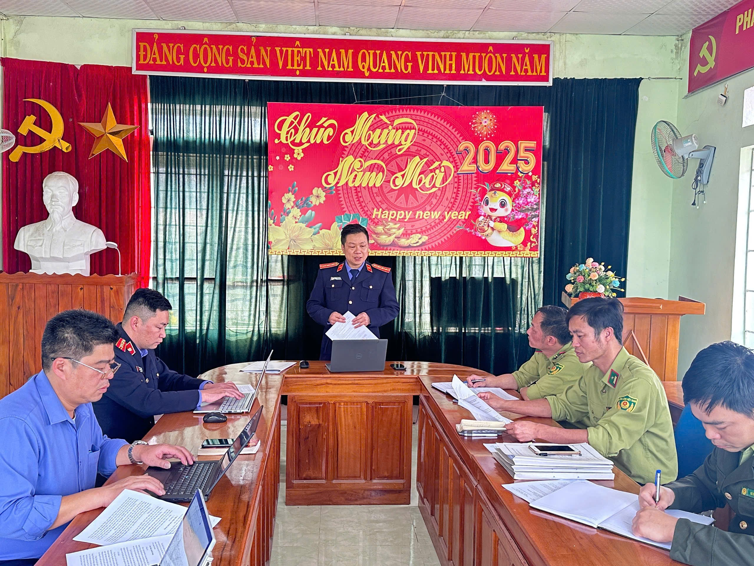VKSND huyện Sìn Hồ kiểm sát trực tiếp việc tiếp nhận, giải quyết nguồn tin về tội phạm tại Hạt kiểm lâm huyện Sìn Hồ