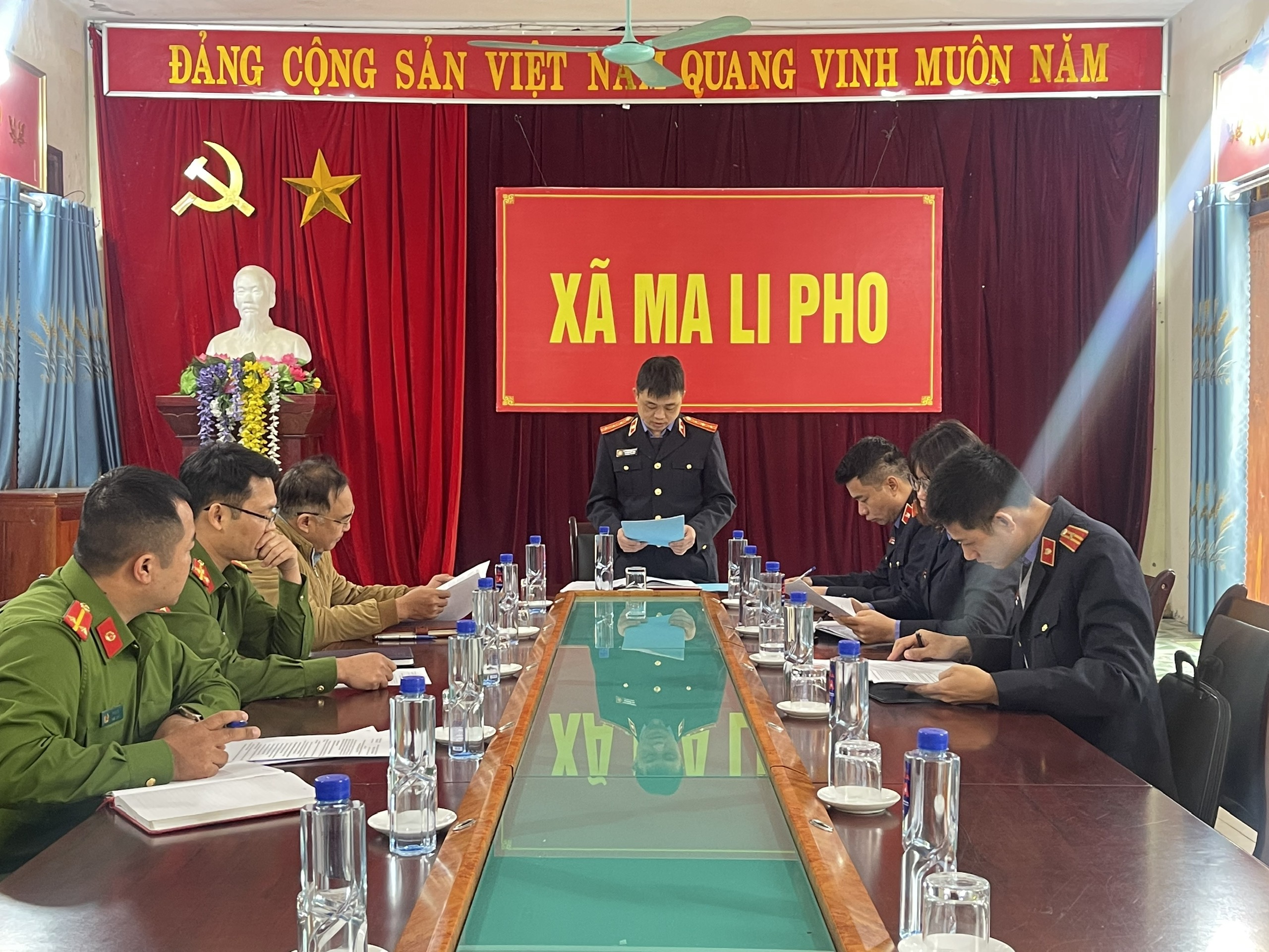 VKSND huyện Phong Thổ tiến hành trực tiếp kiểm sát công tác thi hành án hình sự, công tác tiếp nhận giải quyết nguồn tin về tội phạm và tạm giữ hình sự tại UBND xã và Đồn Biên phòng