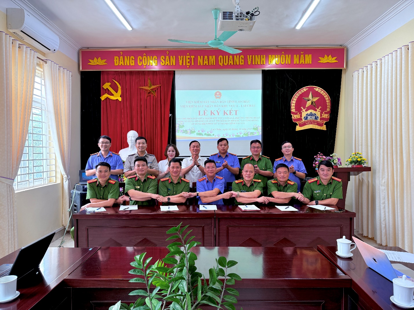 Viện kiểm sát nhân dân khu vực 1 -  Lai Châu và Công an các xã, phường trong địa hạt tư pháp ký kết quy chế phối hợp trong hoạt động tố tụng hình sự; quản lý thi hành án hình sự tại cộng đồng; áp dụng biện pháp xử lý hành chính tại tòa án