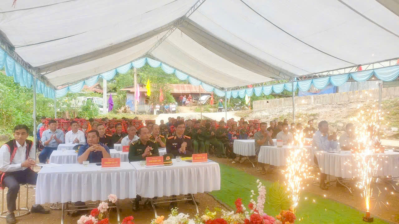 Lãnh đạo VKSND tỉnh Lai Châu dự Ngày hội Đại đoàn kết toàn dân tộc và văn hoá quân nhân bản Gò Cứ, xã Mù Cả, tỉnh Lai Châu