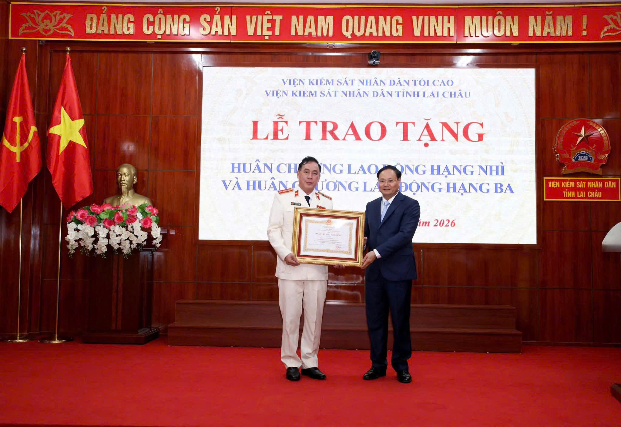Viện kiểm sát nhân dân tỉnh Lai Châu tổ chức Lễ trao tặng Huân chương lao động cho các cá nhân có thành tích xuất sắc
