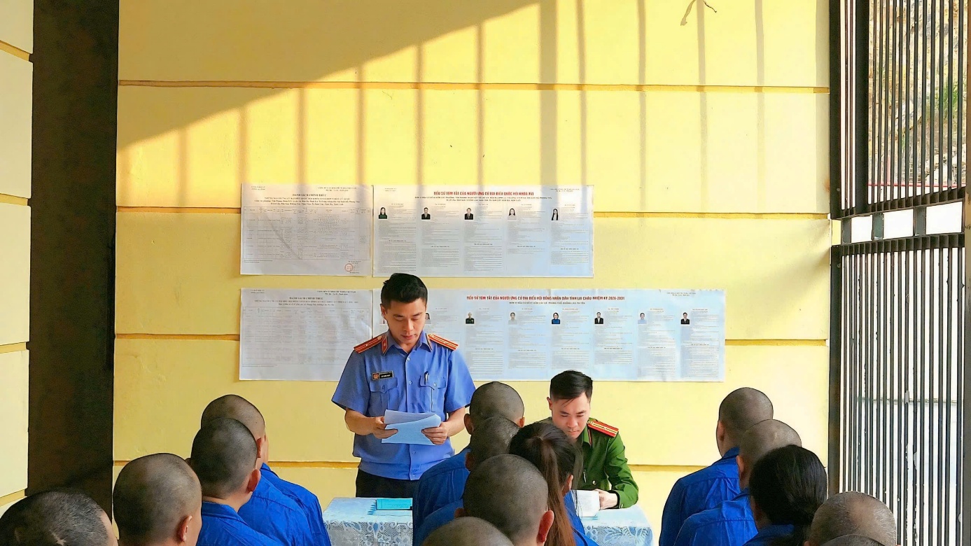 Viện kiểm sát nhân dân khu vực 3 phối hợp tuyên truyền pháp luật về bầu cử đại biểu Quốc hội khóa XVI tại Phân trại tạm giam Phong Thổ