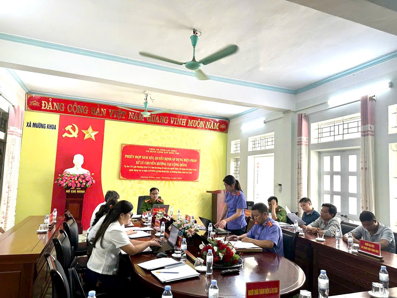 Kiểm sát viên Viện KSND khu vực 2 – Lai Châu tham gia phiên họp xem xét, áp dụng biện pháp xử lý chuyển hướng đối với người chưa thành niên phạm tội