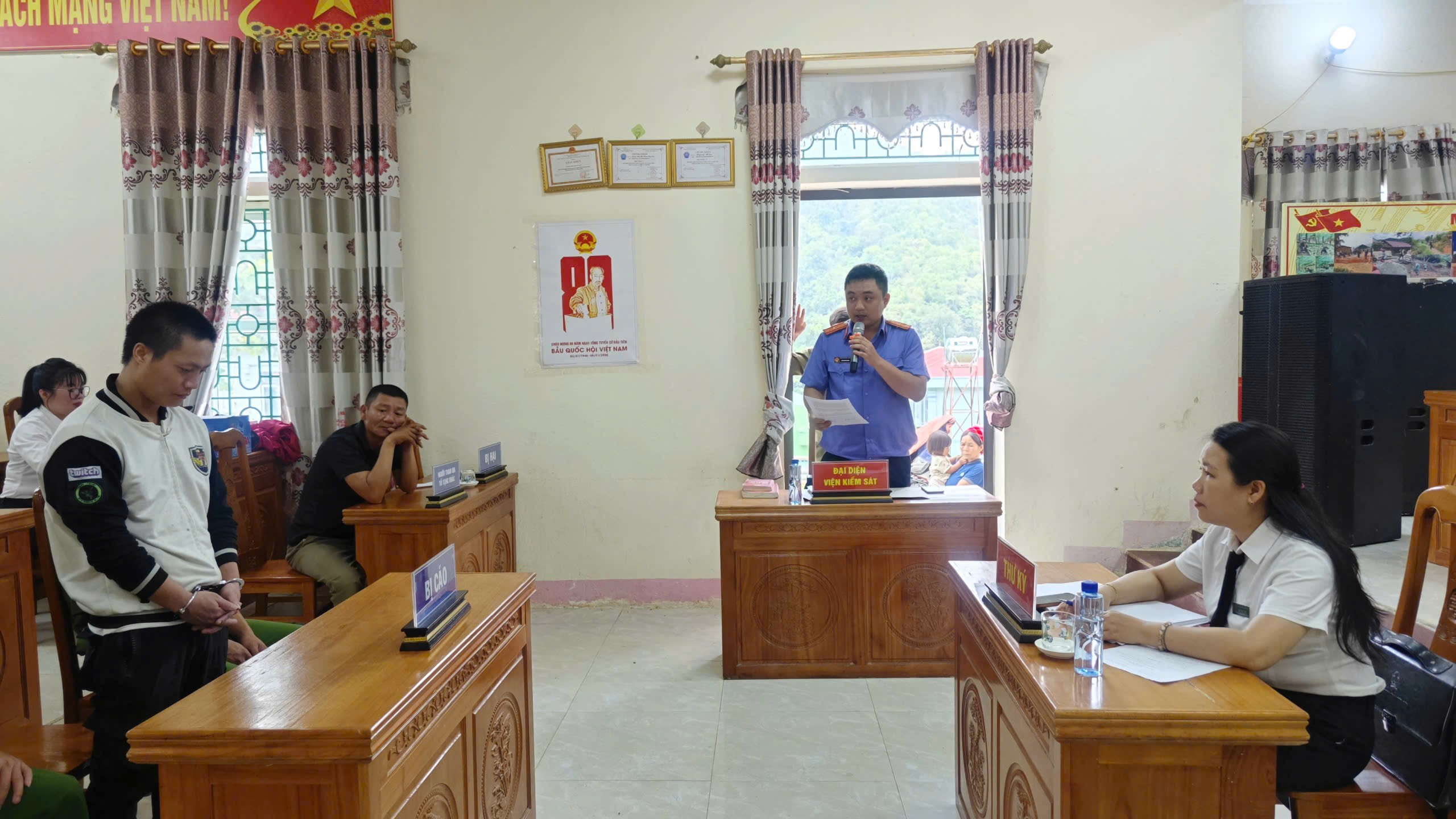 Viện kiểm sát nhân dân khu vực 4 – Lai Châu tổ chức tuyên truyền pháp luật lưu động gắn với phiên tòa xét xử lưu động tại xã Pa Ủ