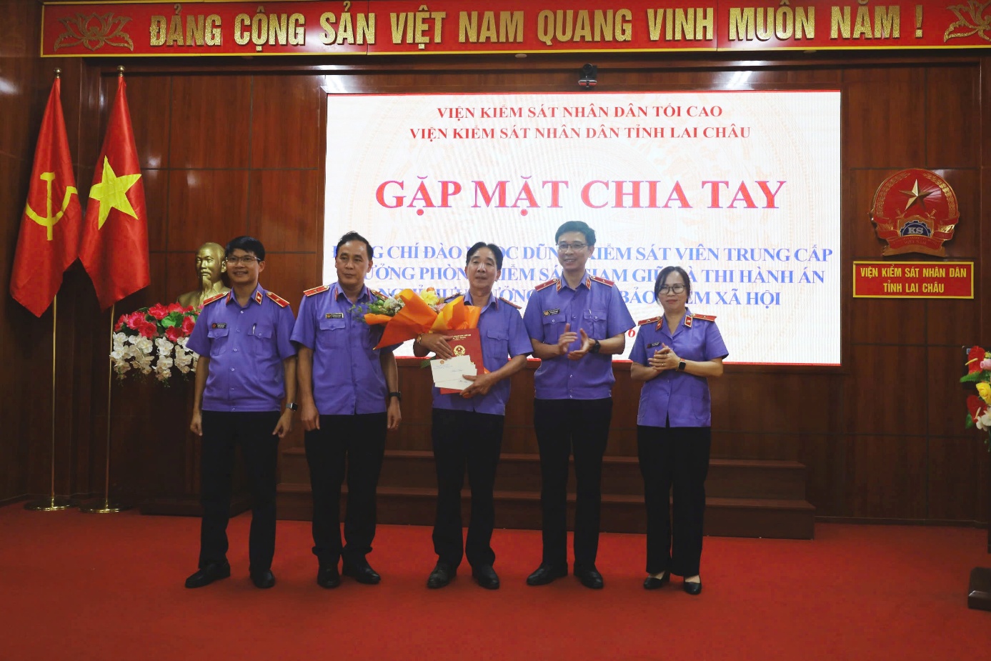 VKSND tỉnh Lai Châu tổ chức gặp mặt, chia tay đồng chí Đào Ngọc Dũng nghỉ hưu hưởng chế độ Bảo hiểm xã hội