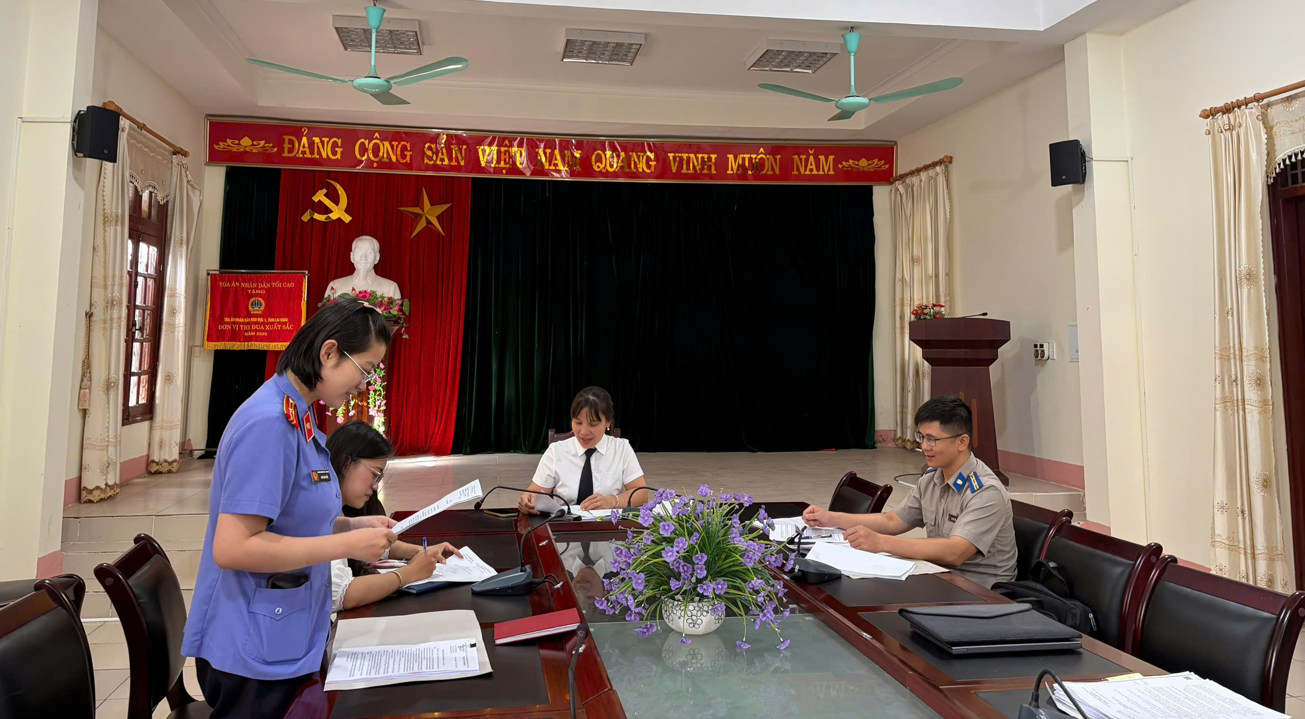 VKSND khu vực 1 - Lai Châu tham gia phiên họp xét miễn nghĩa vụ thi hành án dân sự đối với khoản thu nộp Ngân sách nhà nước