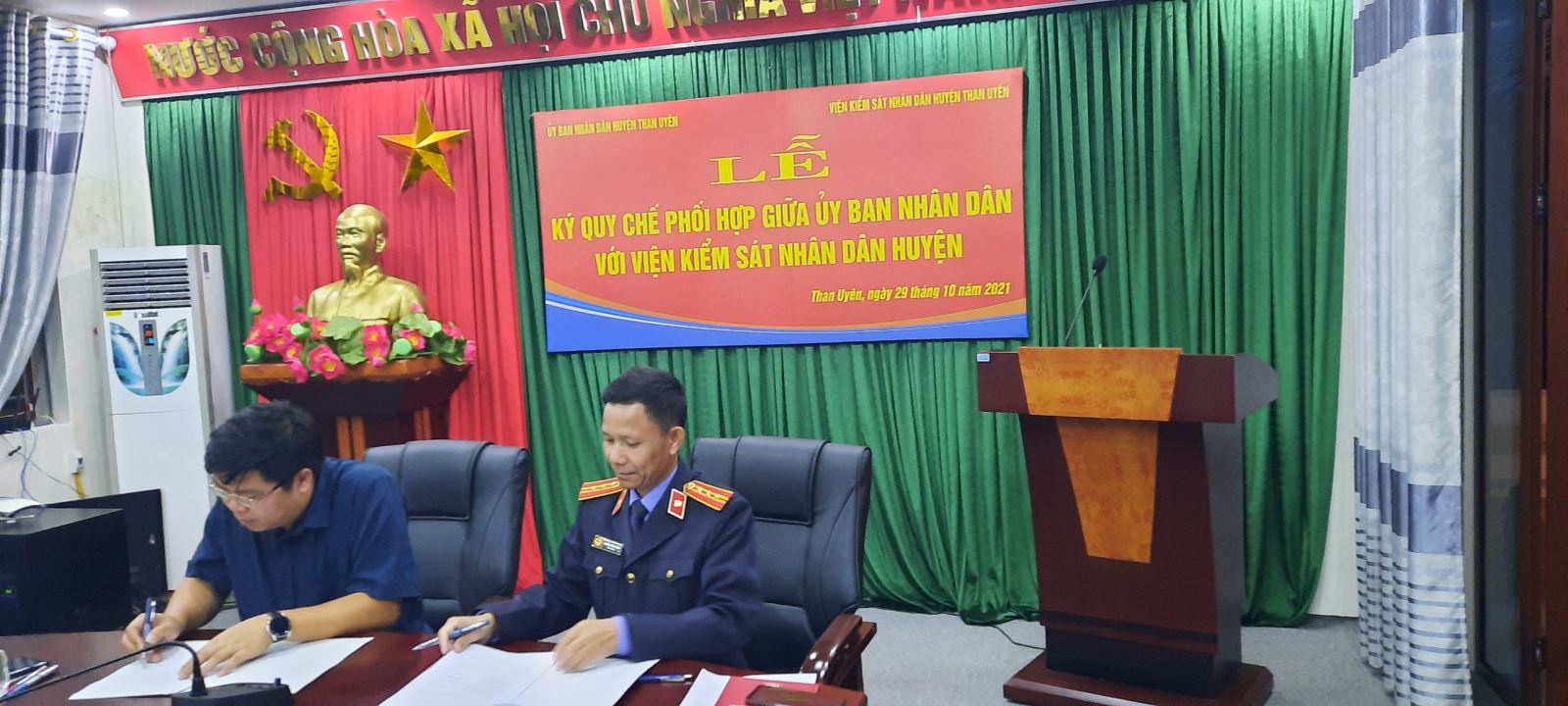 UBND huyện Than Uyên và VKSND huyện Than Uyên ký kết Quy chế phối hợp