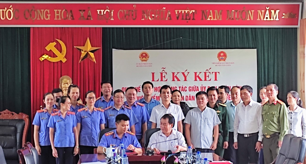 Lễ ký kết quy chế phối hợp công tác giữa Viện kiểm sát nhân dân và Ủy ban nhân dân huyện Tân Uyên