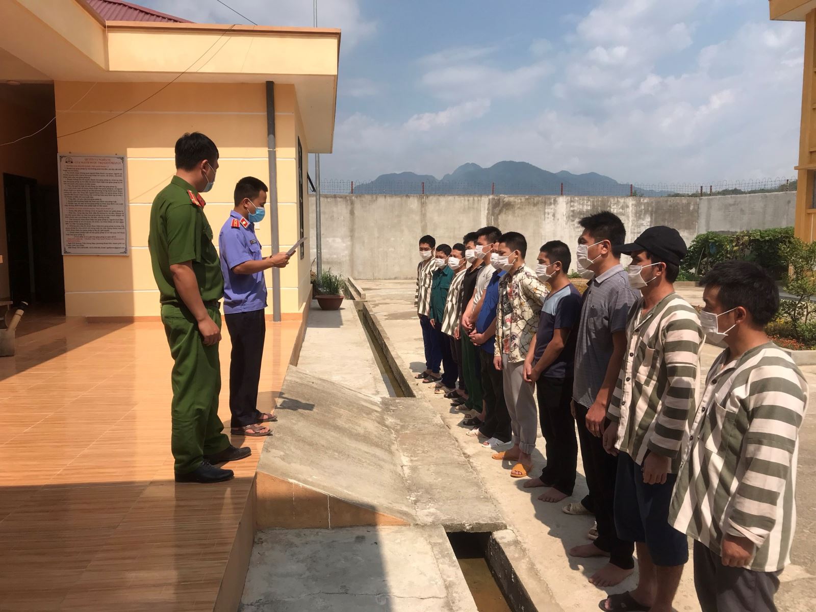 Viện kiểm sát nhân dân huyện Nậm Nhùn thực hiện tốt công tác kiểm sát đảm bảo quyền bầu cử của người bị tạm giữ, tạm giam