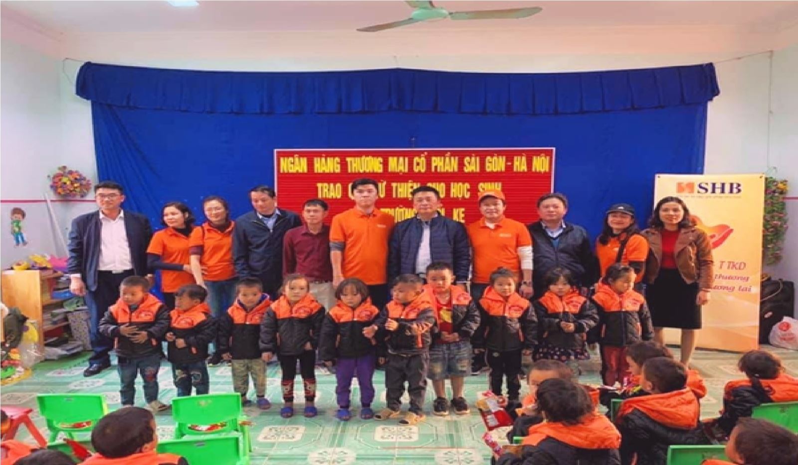Viện kiểm sát nhân dân tỉnh Lai Châu phối hợp tổ chức chương trình thiện nguyện “ Chia sẻ yêu thương, thắp sáng tương lai”