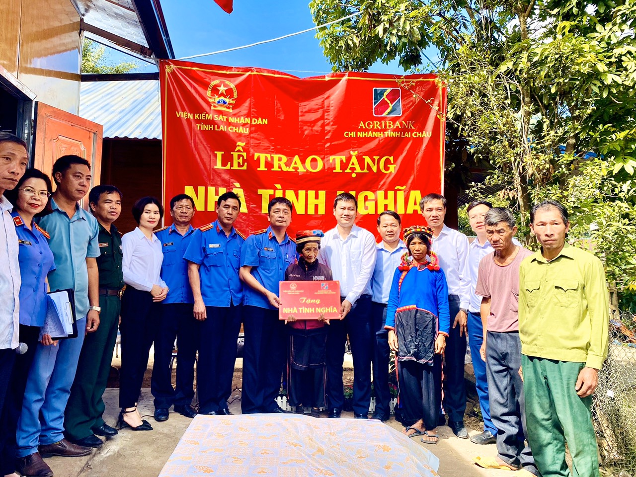 VKSND tỉnh Lai Châu trao tặng “Nhà tình nghĩa” cho hộ nghèo