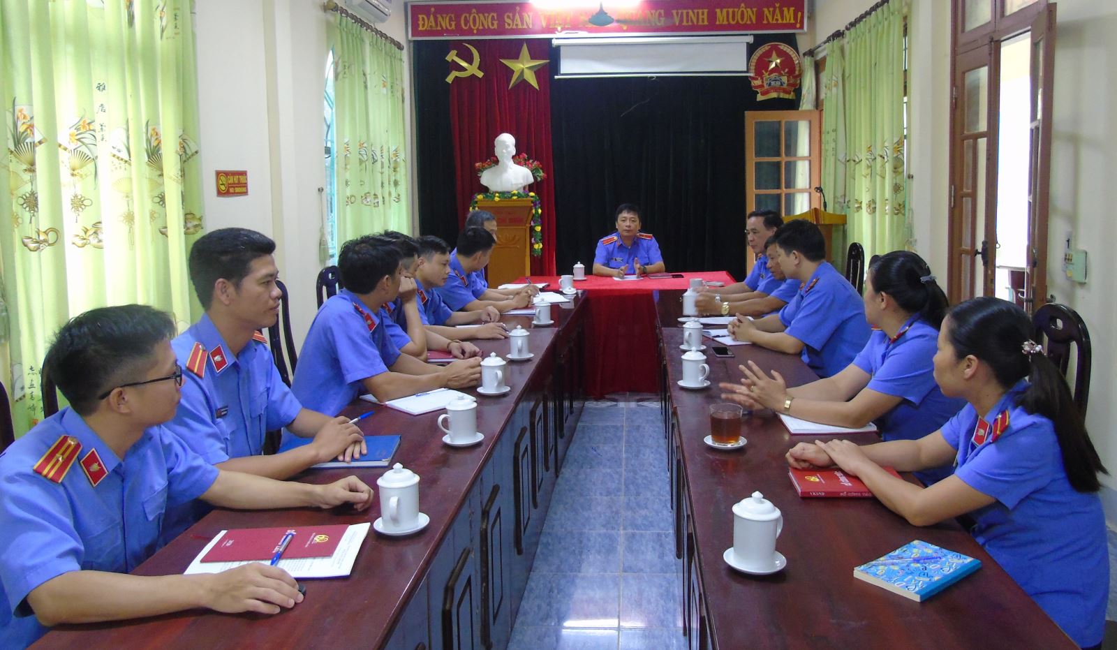 Viện trưởng VKSND tỉnh Lai Châu thăm và làm việc với cấp ủy, chính quyền và VKSND huyện Mường Tè