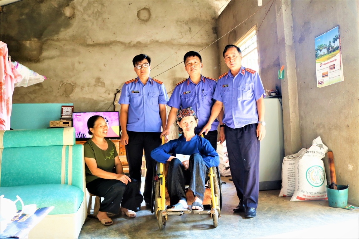 VKSND tỉnh Lai Châu thăm, tri ân gia đình liệt sĩ