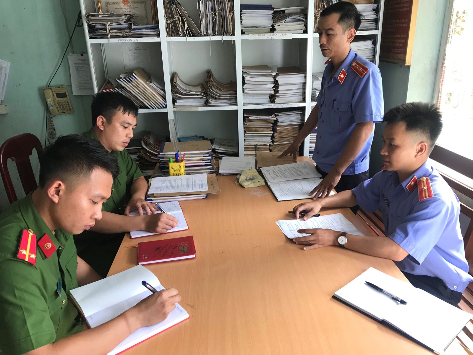 Kiểm sát đột xuất tại Nhà tạm giữ Công an huyện Nậm Nhùn