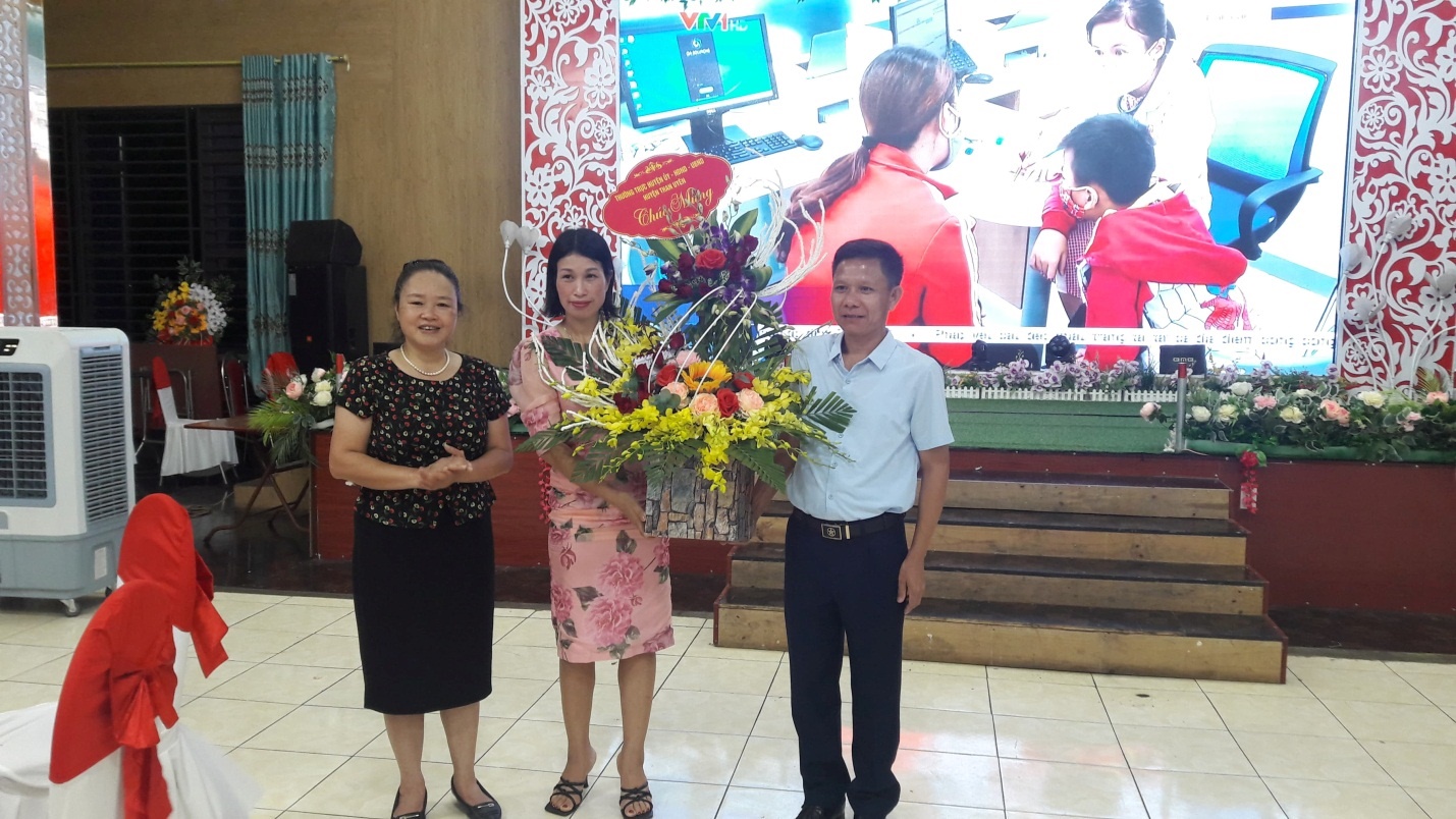 VKSND huyện Than Uyên tổ chức giao lưu giải bóng chuyền hơi chào mừng Kỷ niệm 60 năm Ngày thành lập ngành Kiểm sát nhân dân