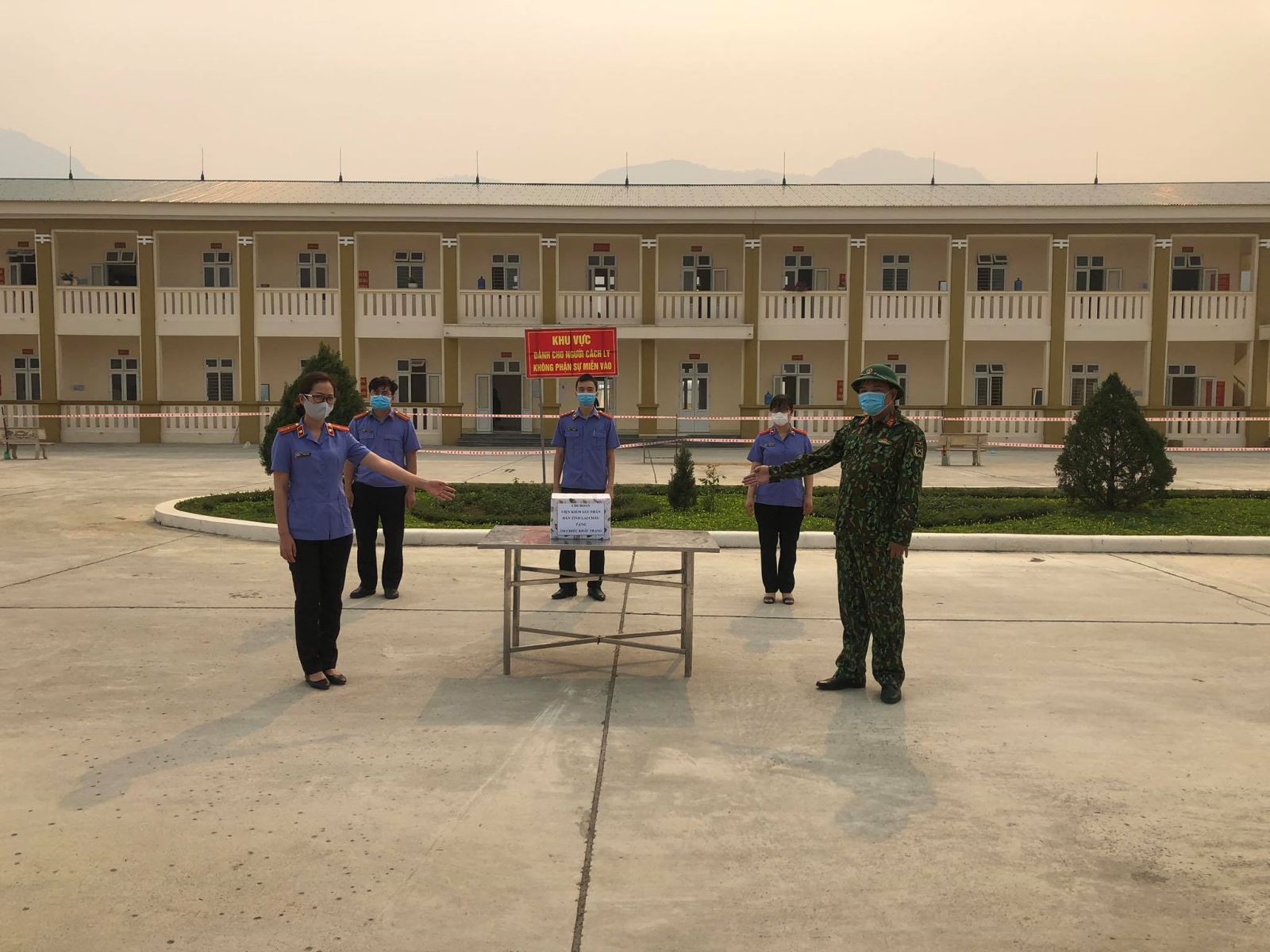 Chi Đoàn VKSND tỉnh Lai Châu chung tay đẩy lùi Covid-19