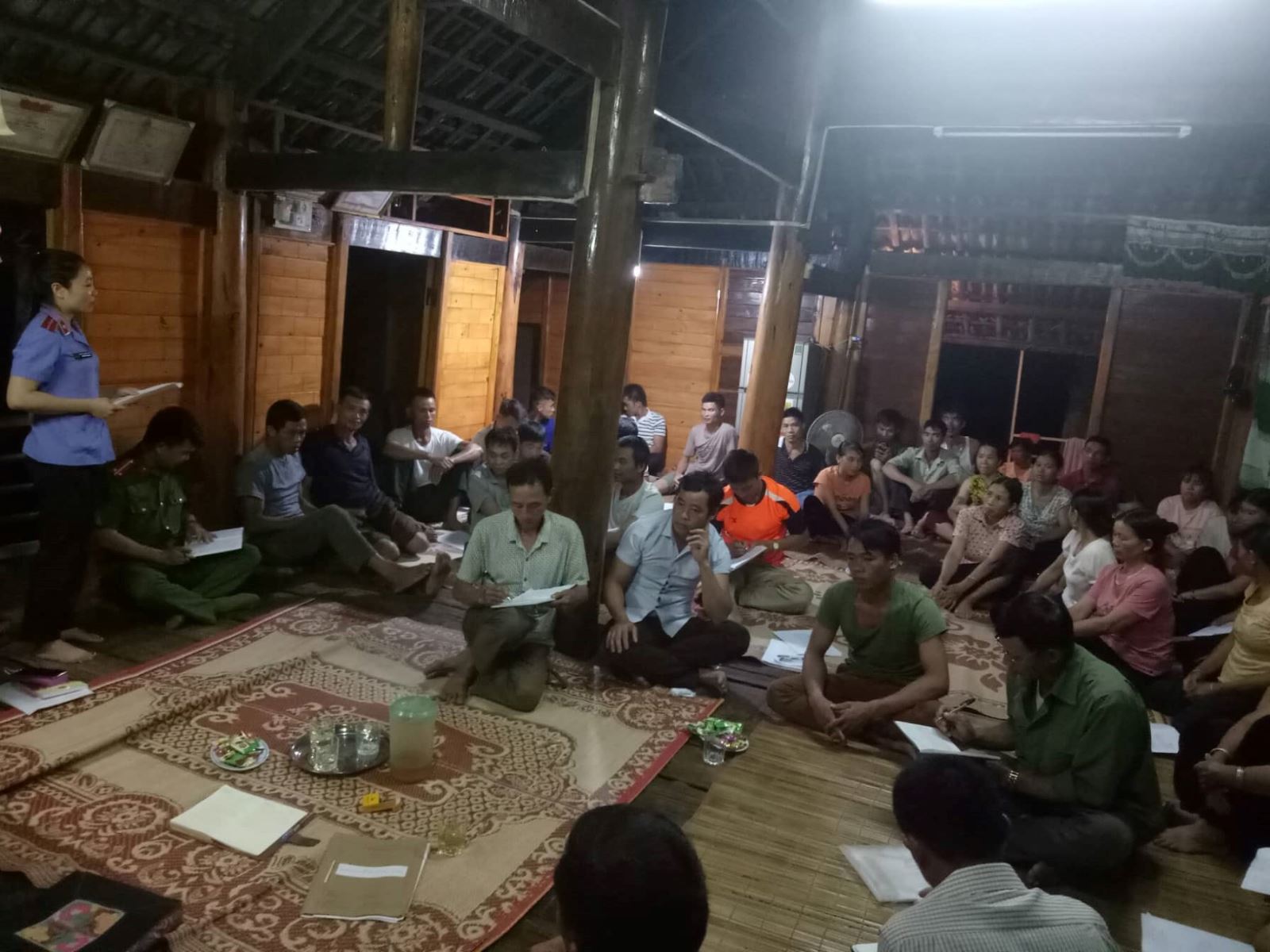 VKSND huyện Than Uyên phối hợp với Đội Điều tra – Cơ quan điều tra Công an huyện Than Uyên tổ chức tuyên truyền pháp luật tại bản Phiêng Cưởm xã Mường Cang huyện Than Uyên