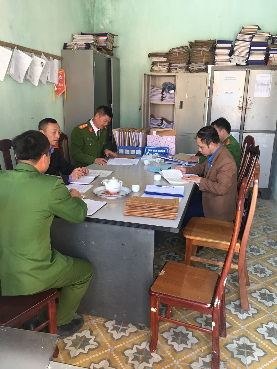Viện kiểm sát nhân dân huyện Sìn Hồ tiến hành trực tiếp kiểm sát việc tạm giữ, tạm giam và thi hành án phạt tù tại Nhà tạm giữ Công an huyện Sìn Hồ quý I năm 2019