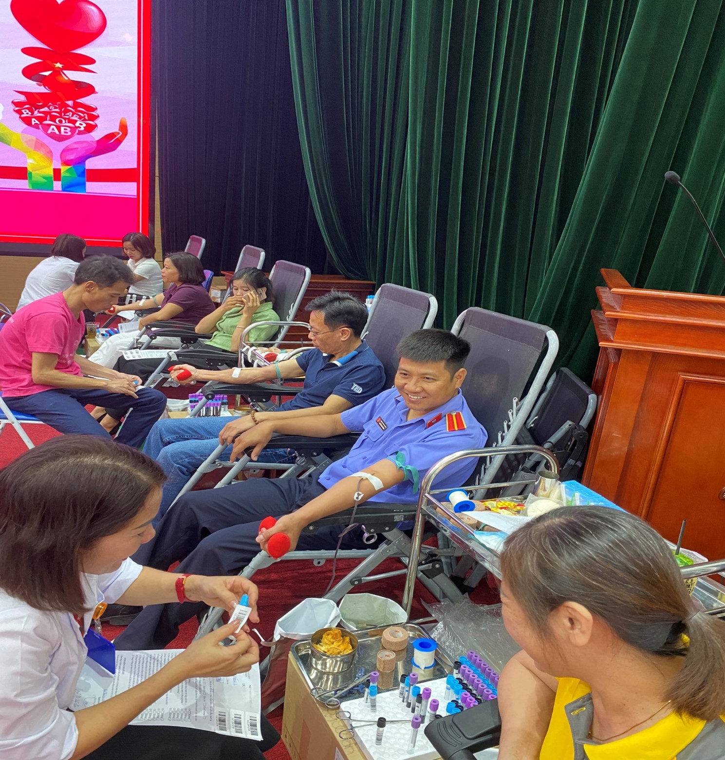 Công đoàn Viện Kiểm sát huyện Nậm Nhùn tham gia hiến máu tình nguyện