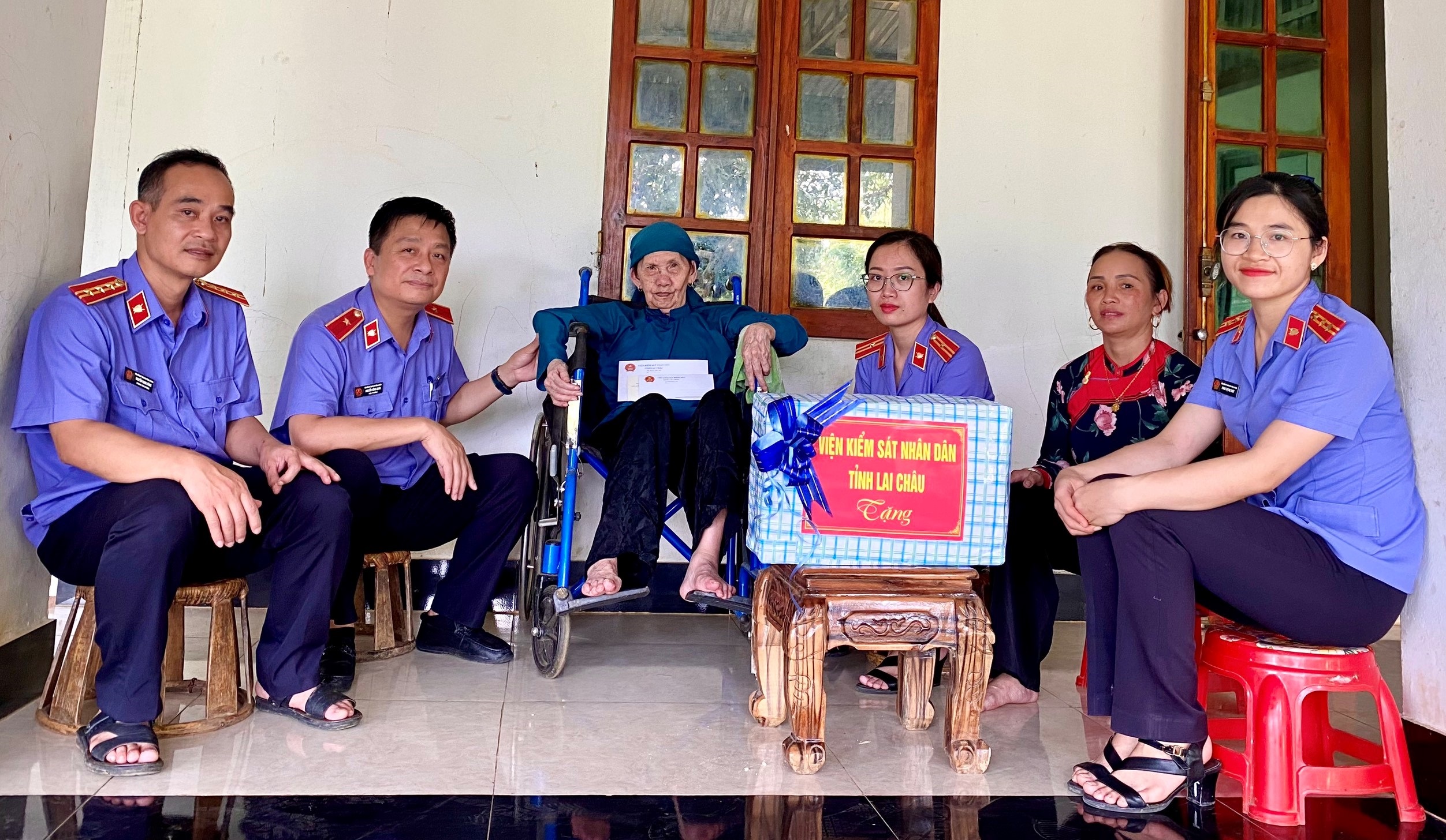 Viện kiểm sát nhân dân tỉnh Lai Châu thăm hỏi, động viên gia đình liệt sỹ nhân kỷ niệm ngày thương binh liệt sỹ 27/7