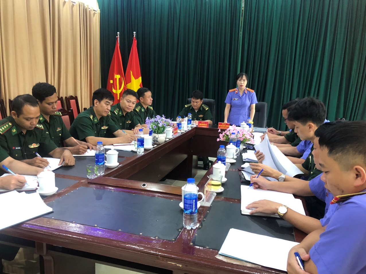 Liên ngành Viện kiểm sát nhân dân tỉnh - Bộ Chỉ huy Bộ đội Biên phòng tỉnh Lai Châu phối hợp kiểm tra công tác bắt, tạm giữ tại các Đồn Biên phòng